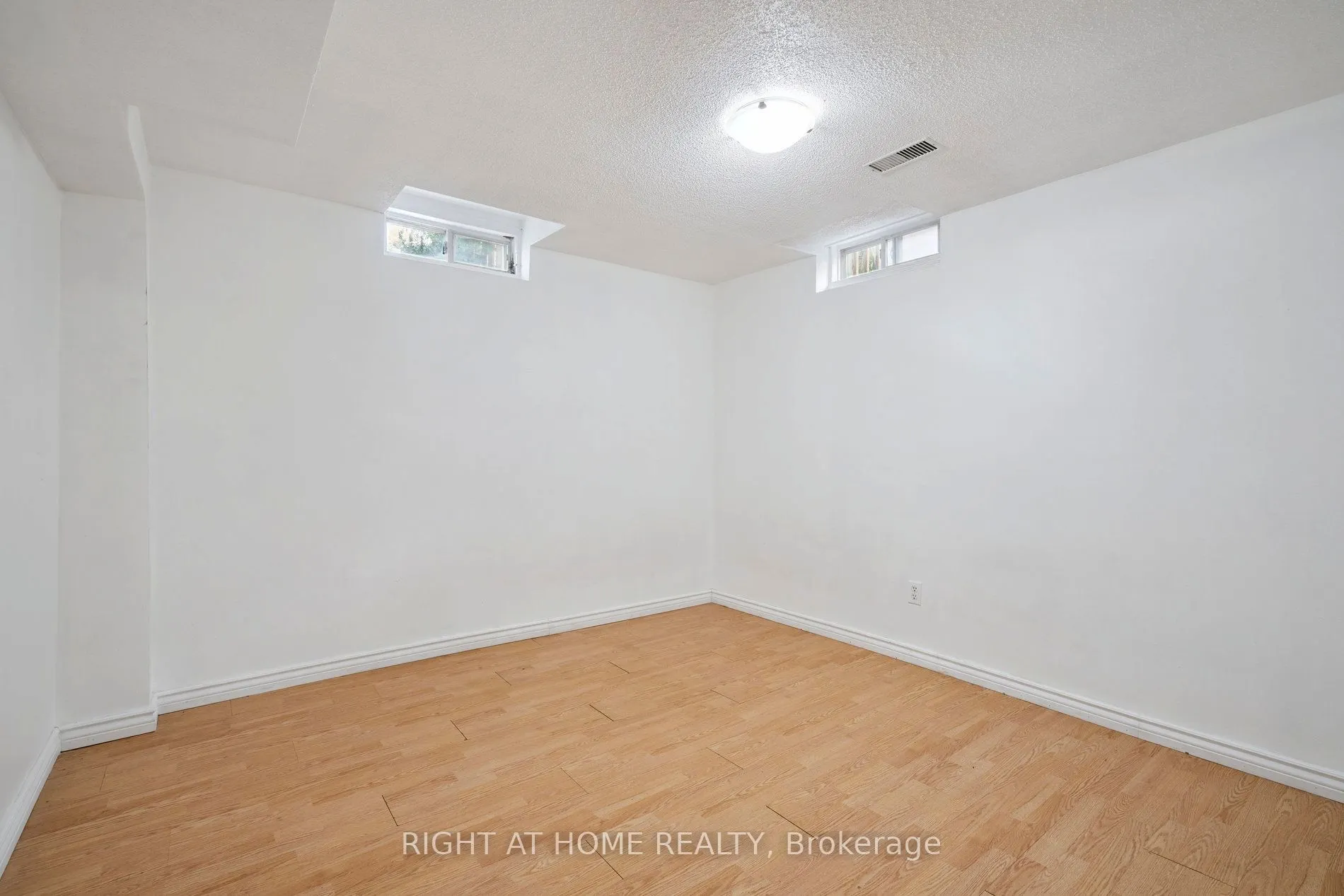 806 White Clover Way