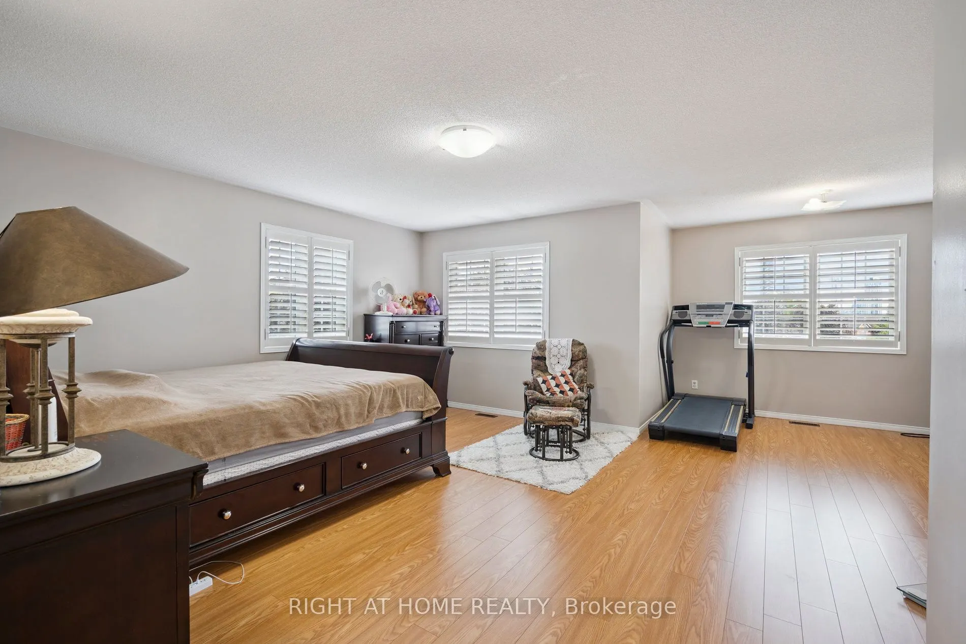 806 White Clover Way