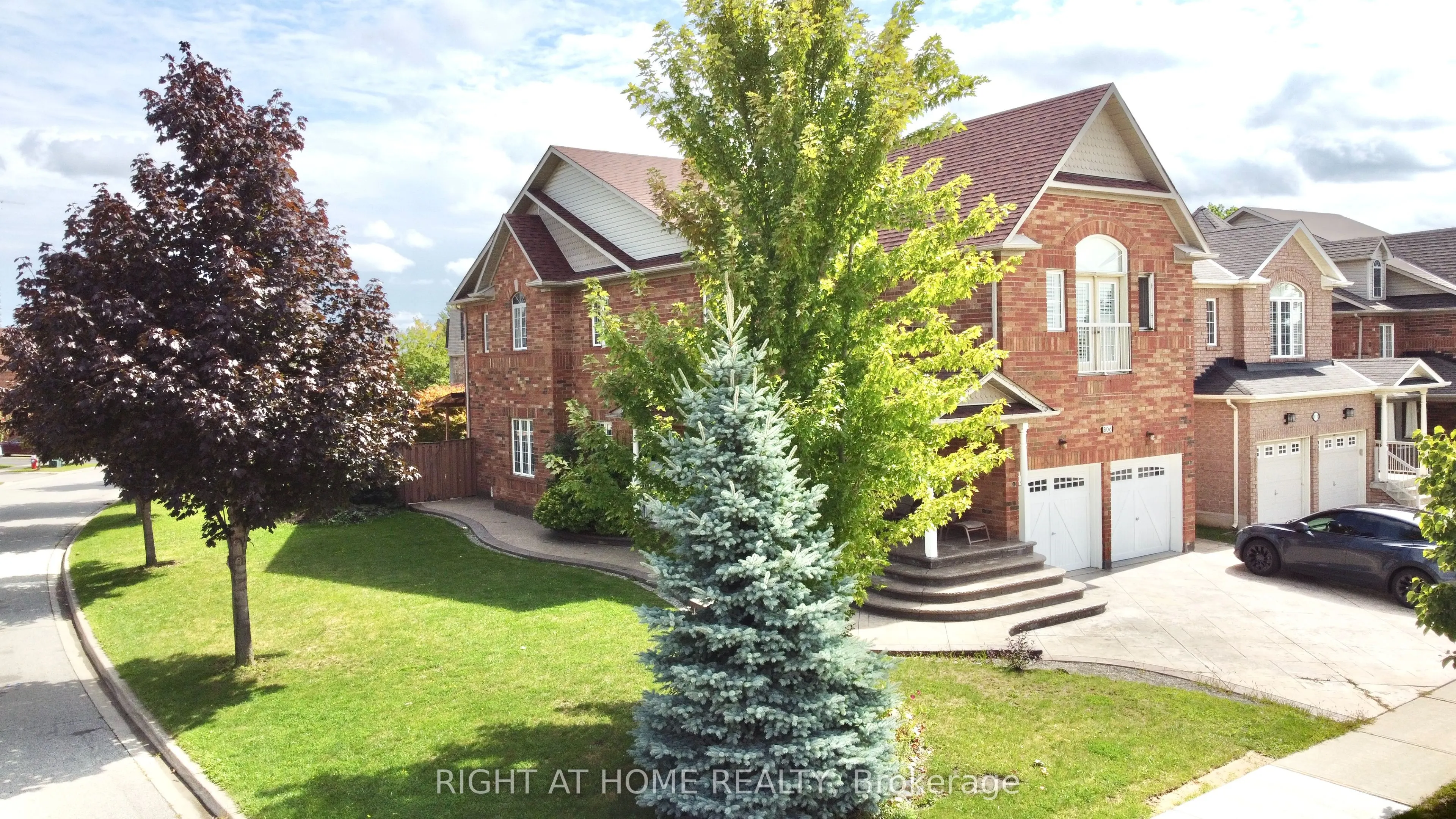 806 White Clover Way