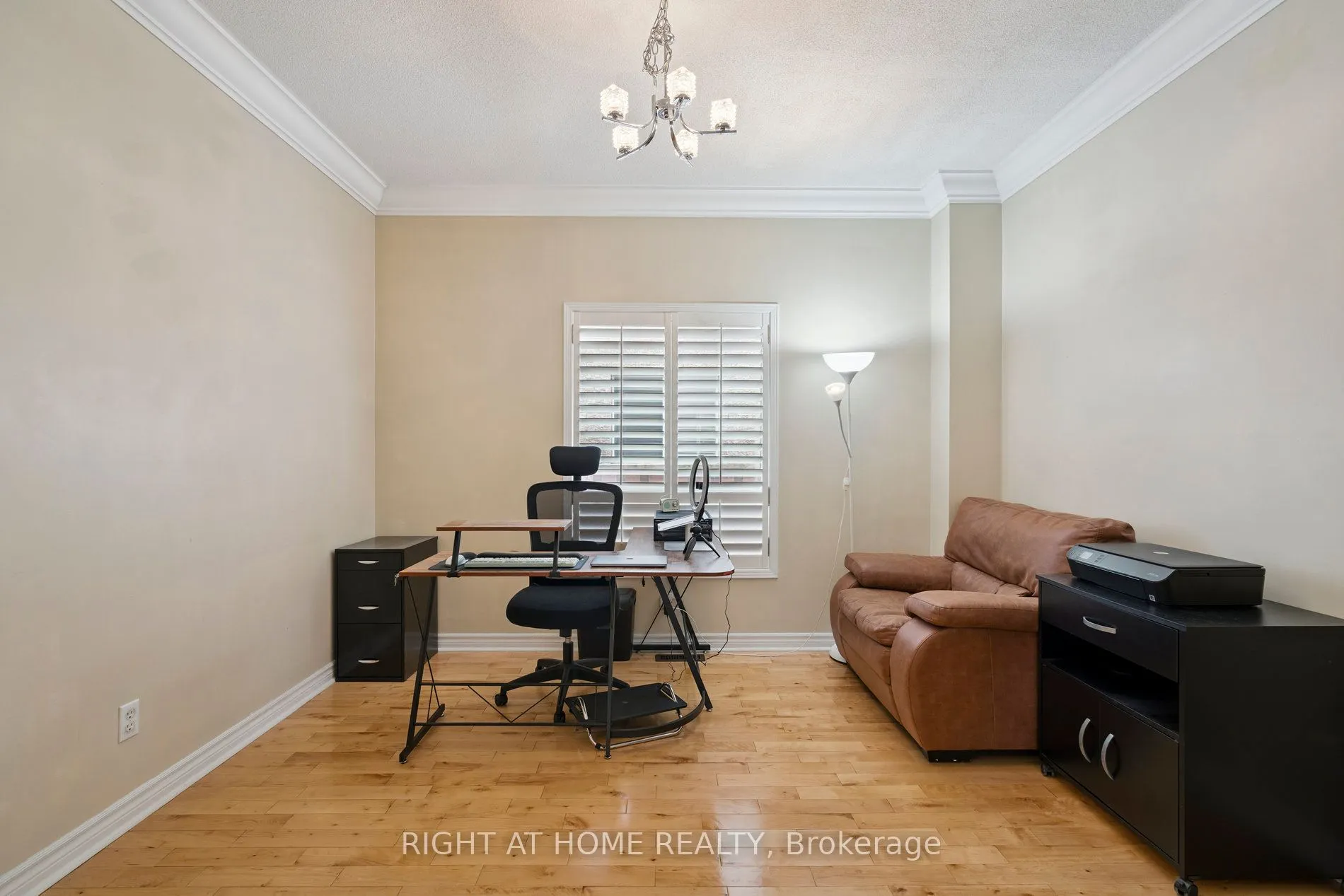 806 White Clover Way