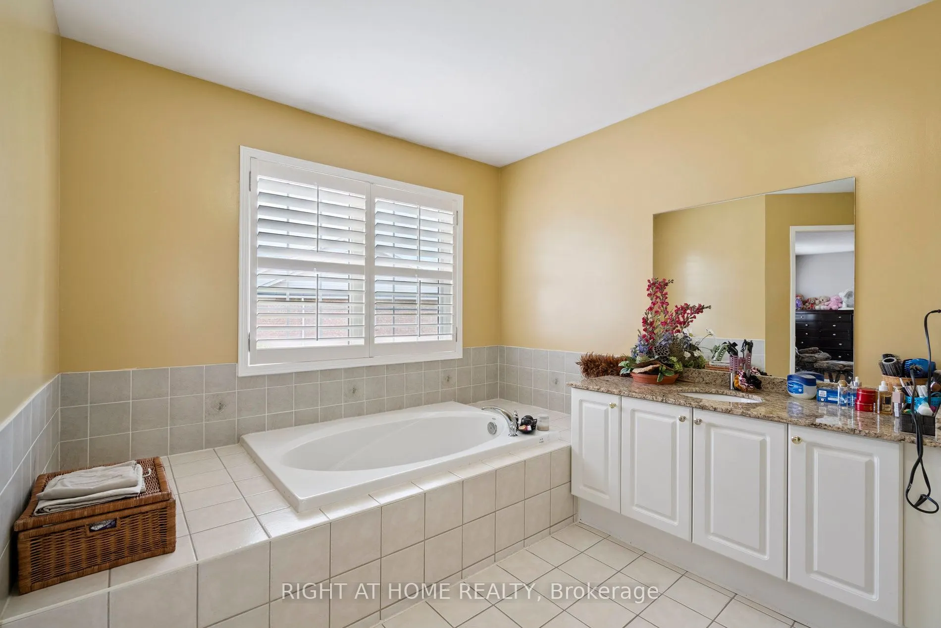 806 White Clover Way