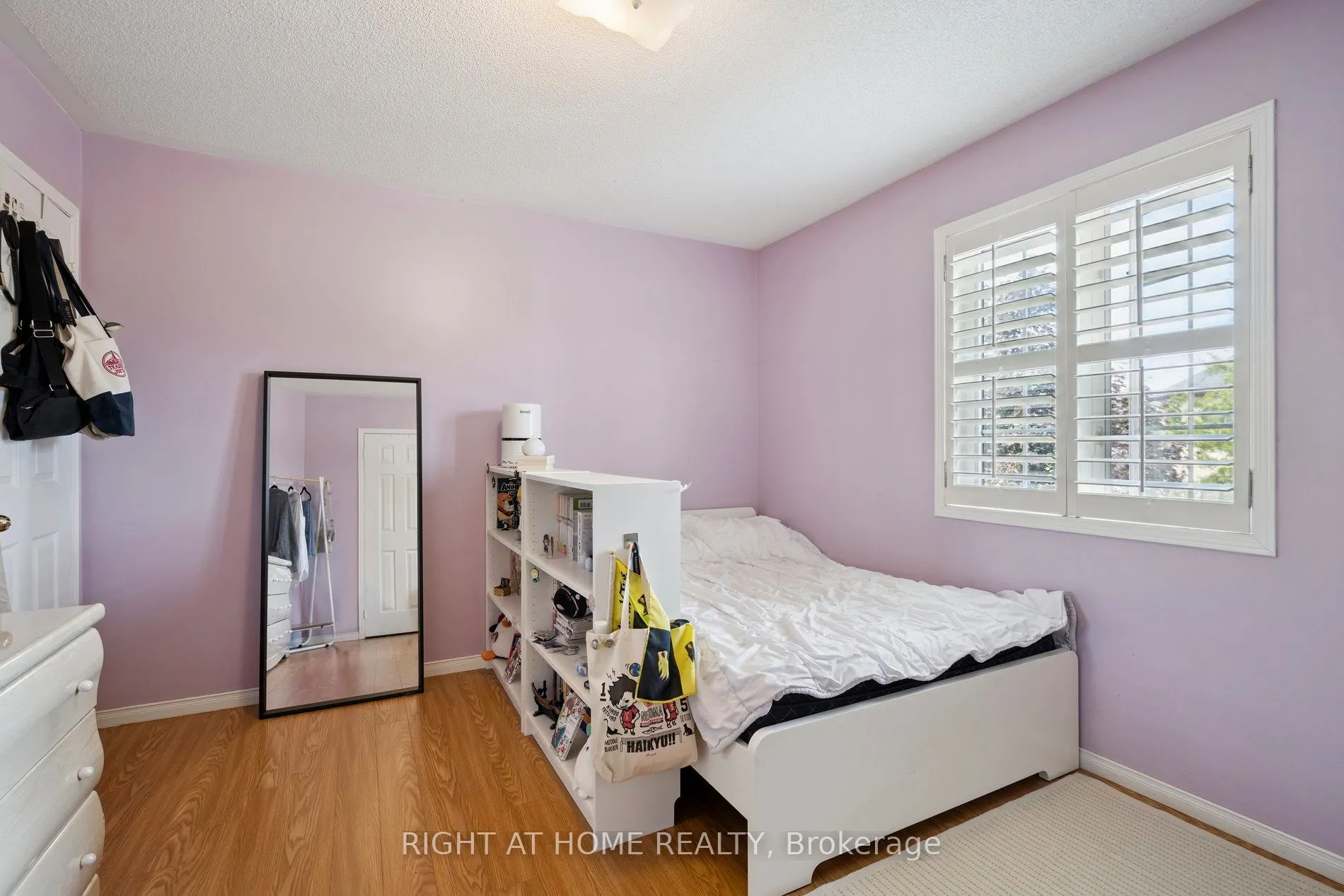 806 White Clover Way