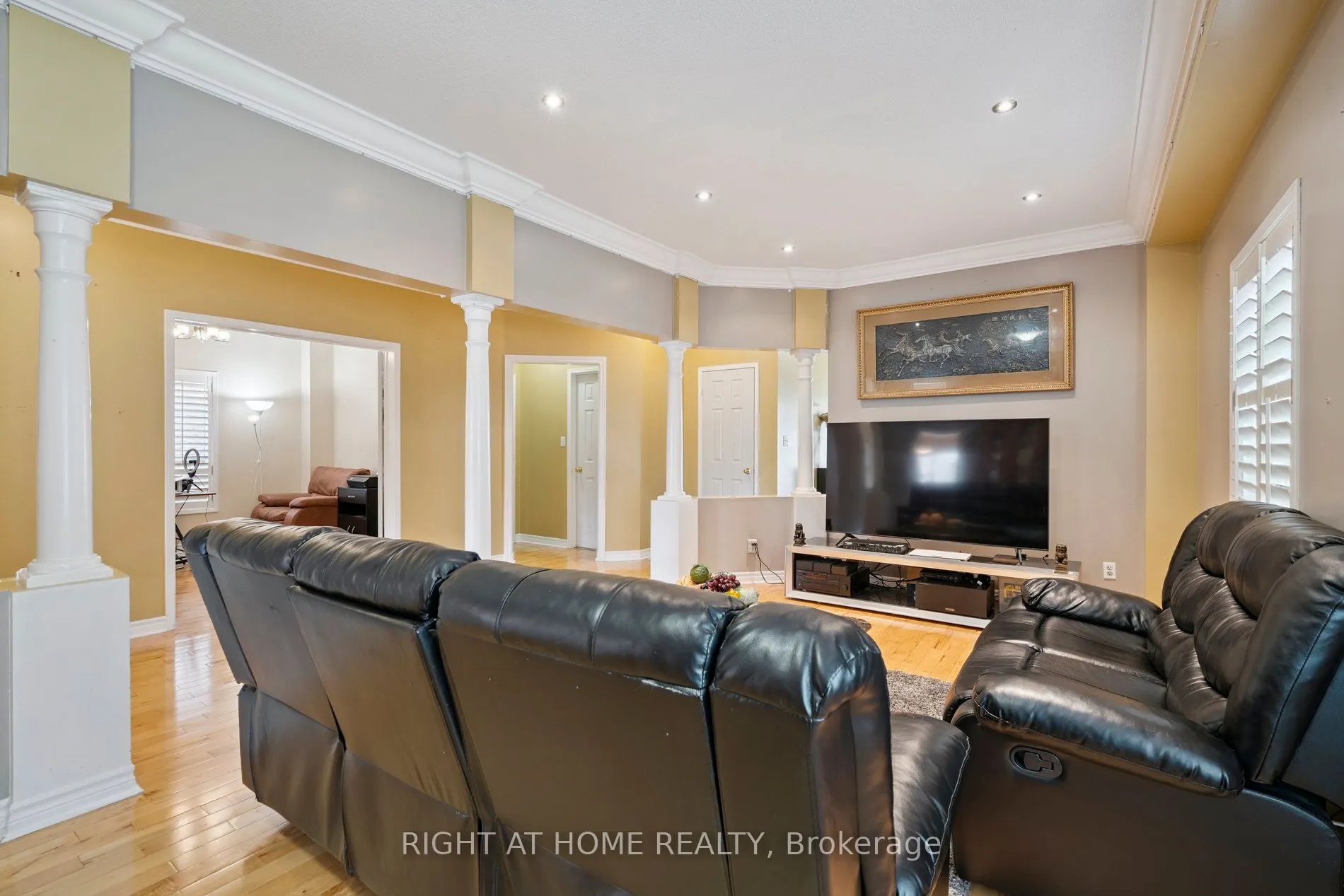 806 White Clover Way