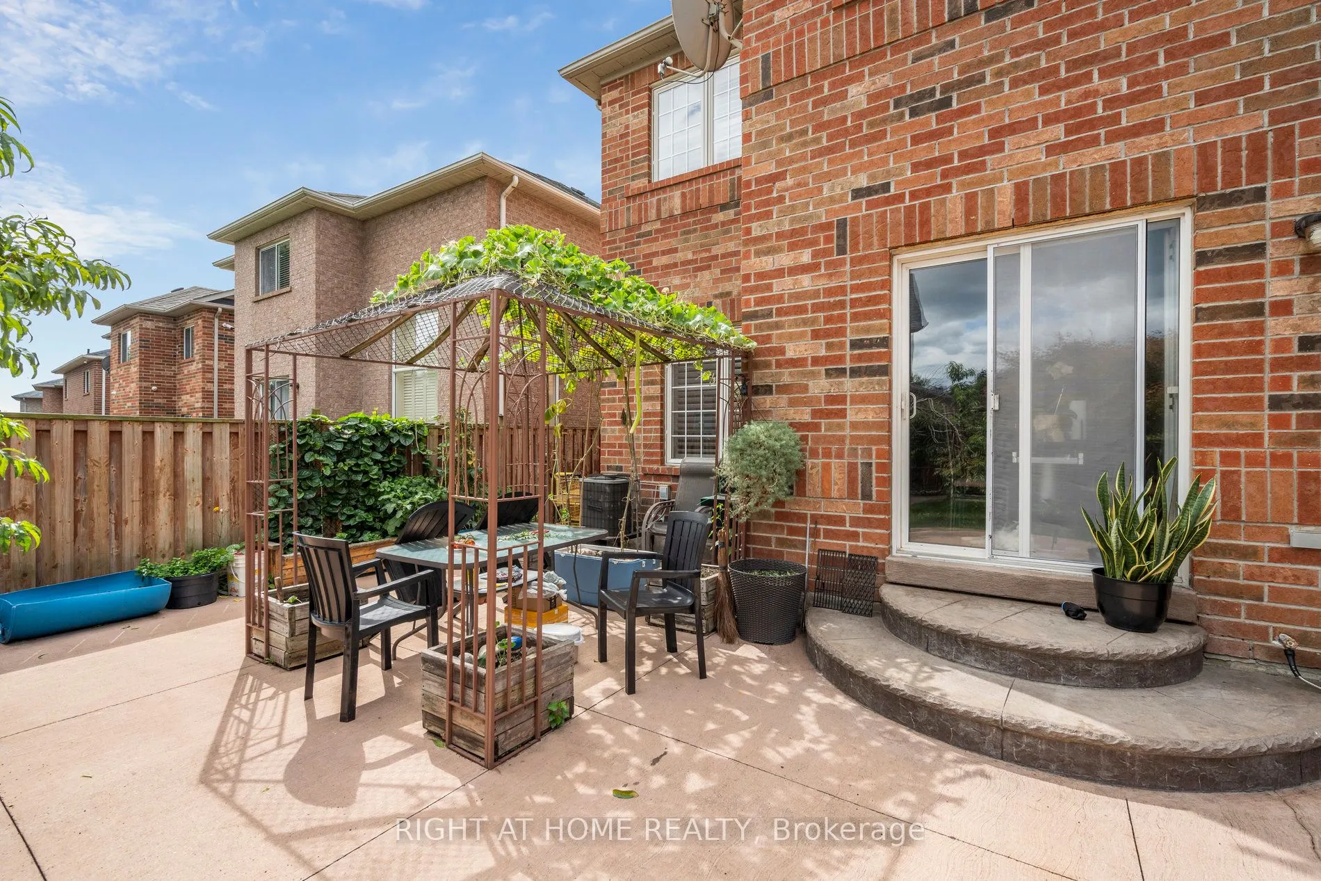 806 White Clover Way