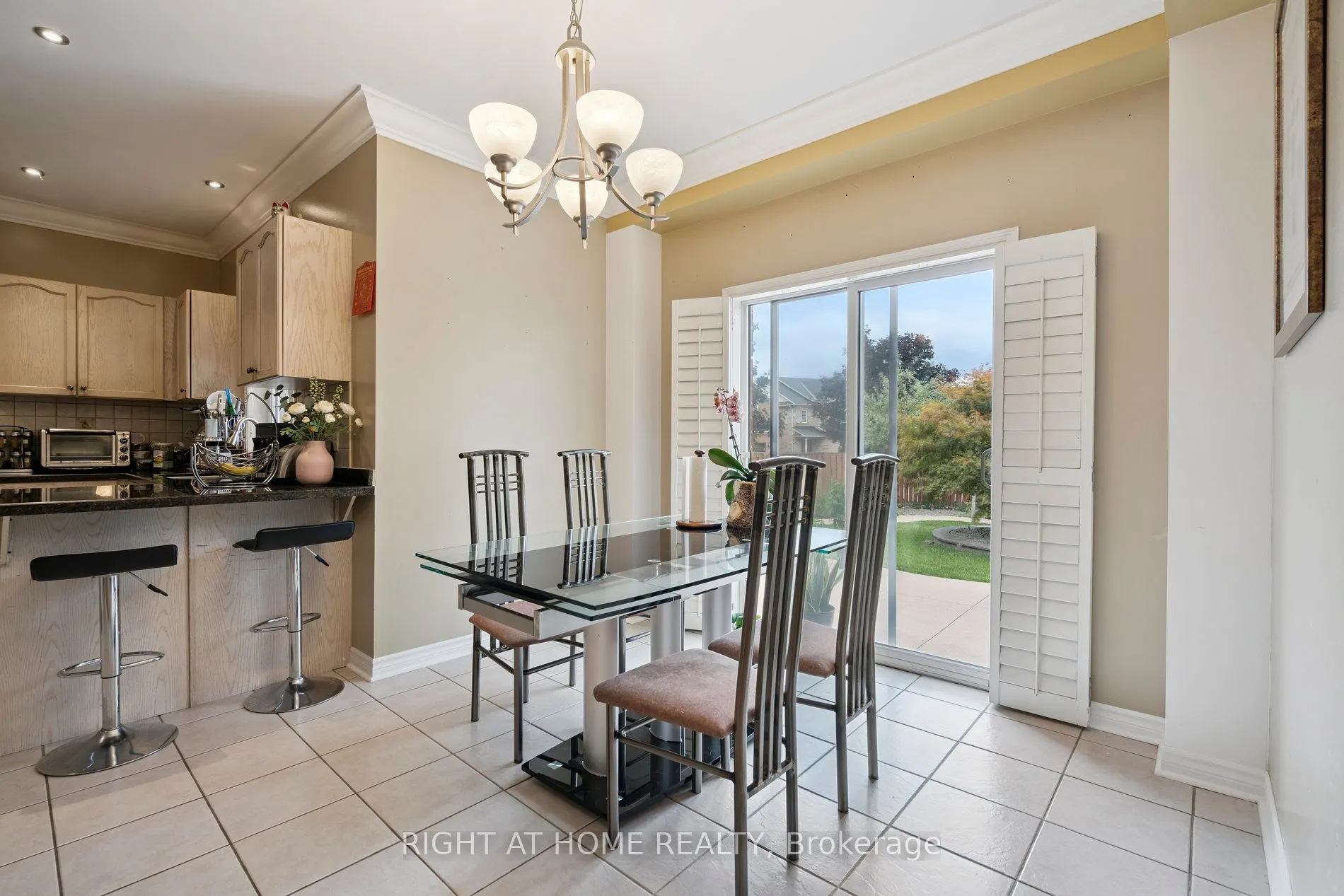 806 White Clover Way