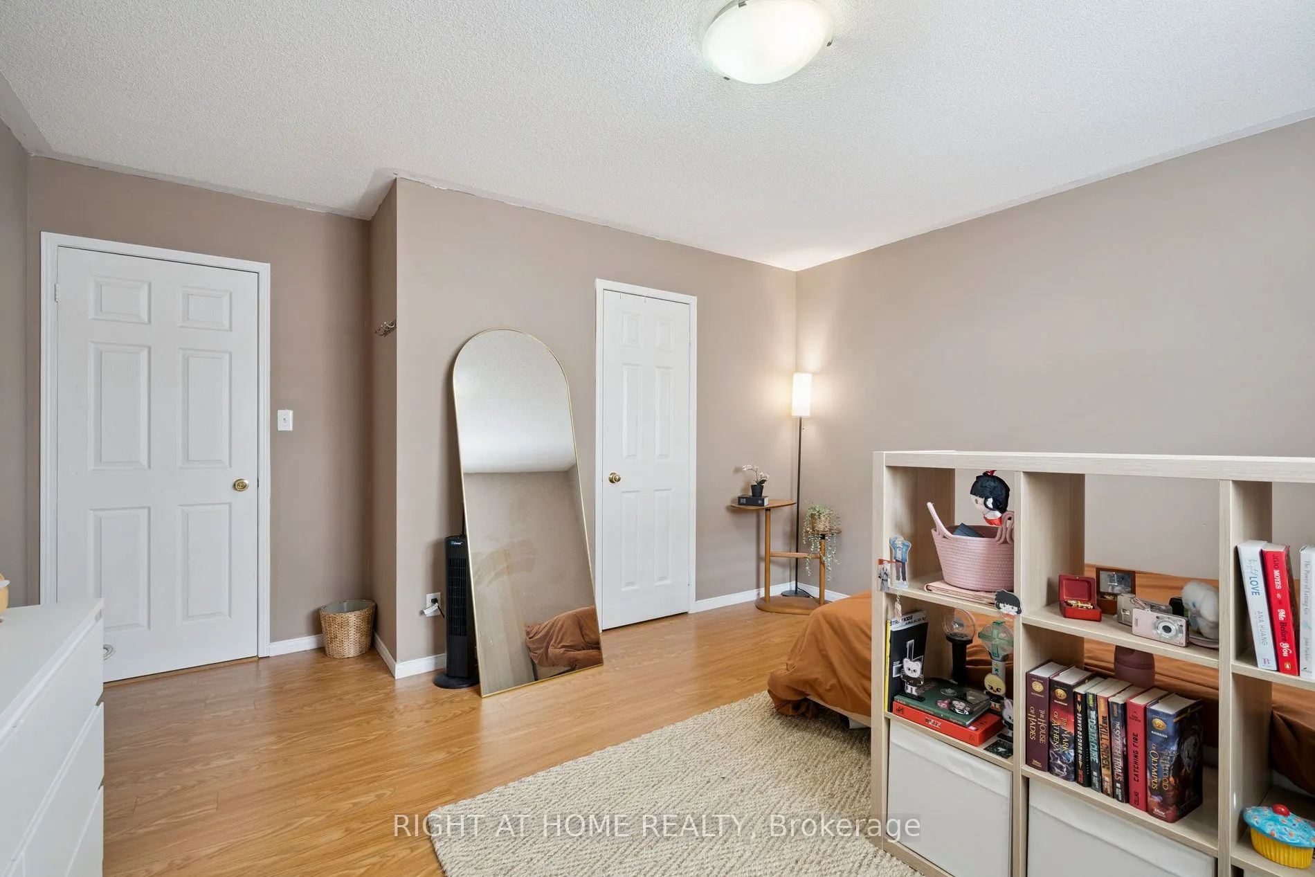 806 White Clover Way