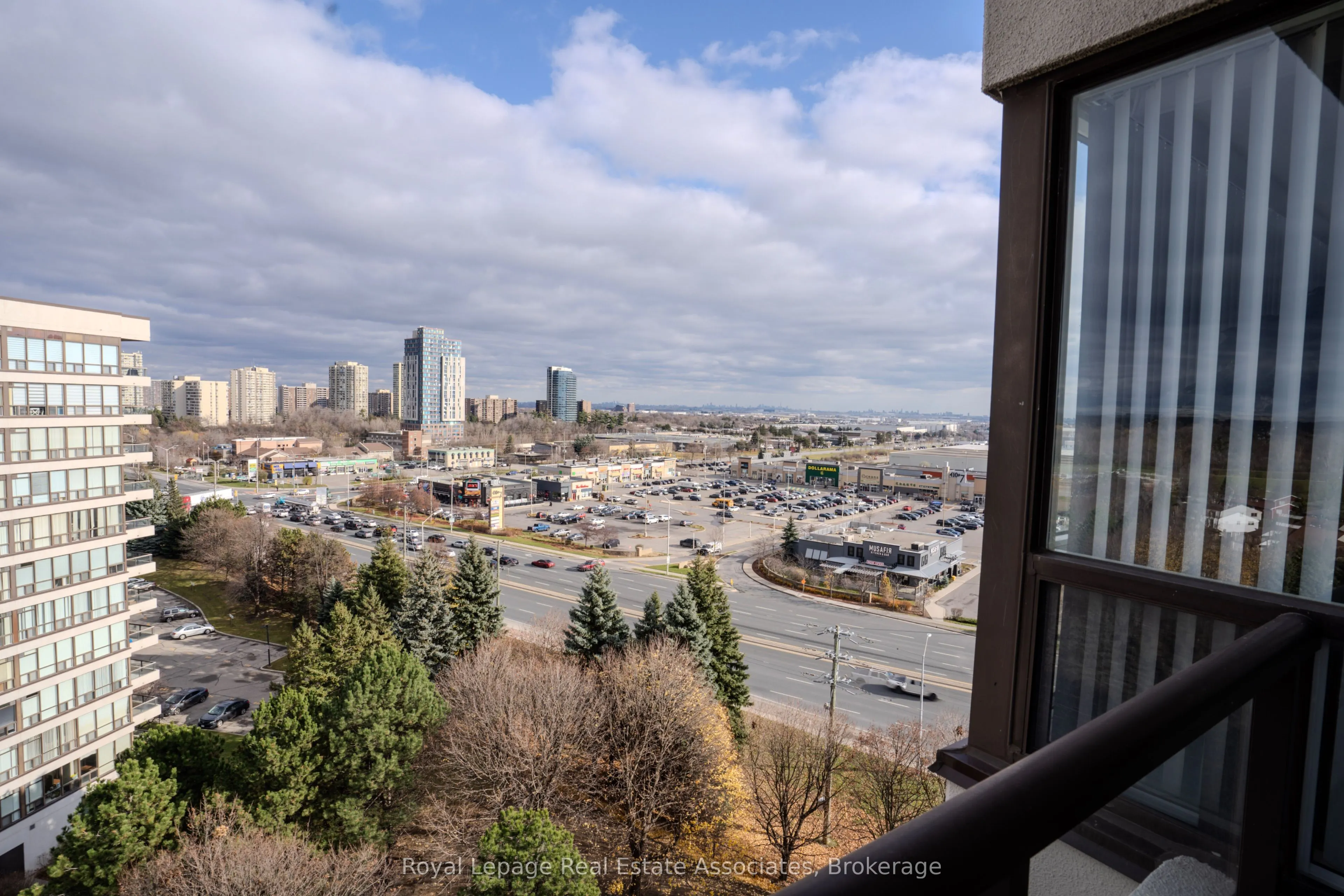 12 Laurelcrest Street, #1112