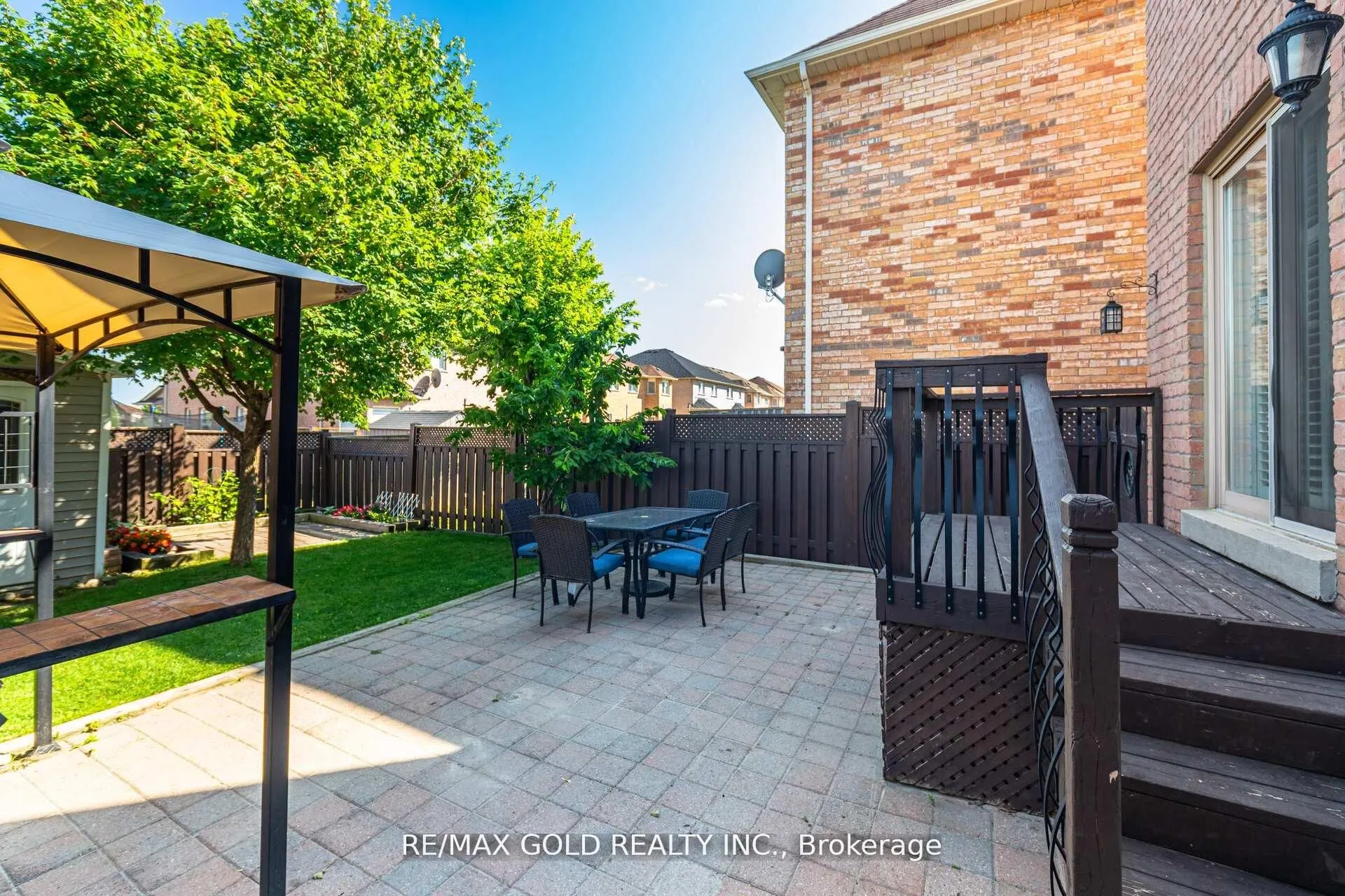 28 Versailles Crescent