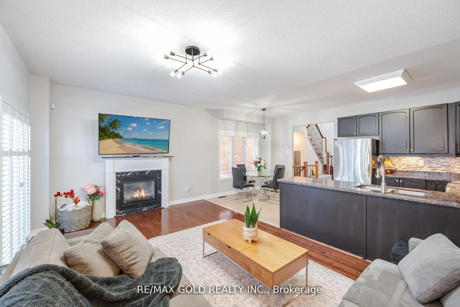 28 Versailles Crescent