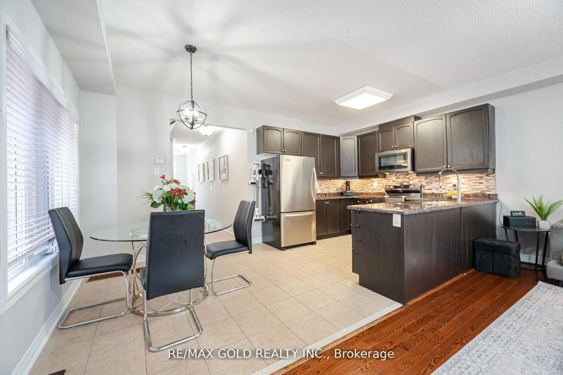 28 Versailles Crescent