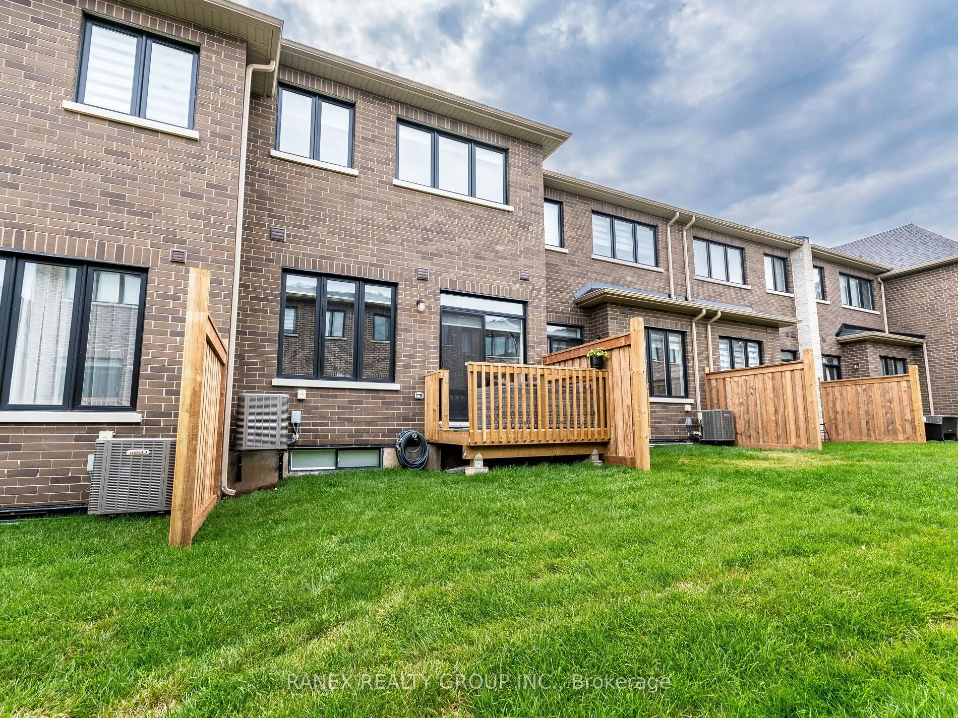 1411 Oakmont Common