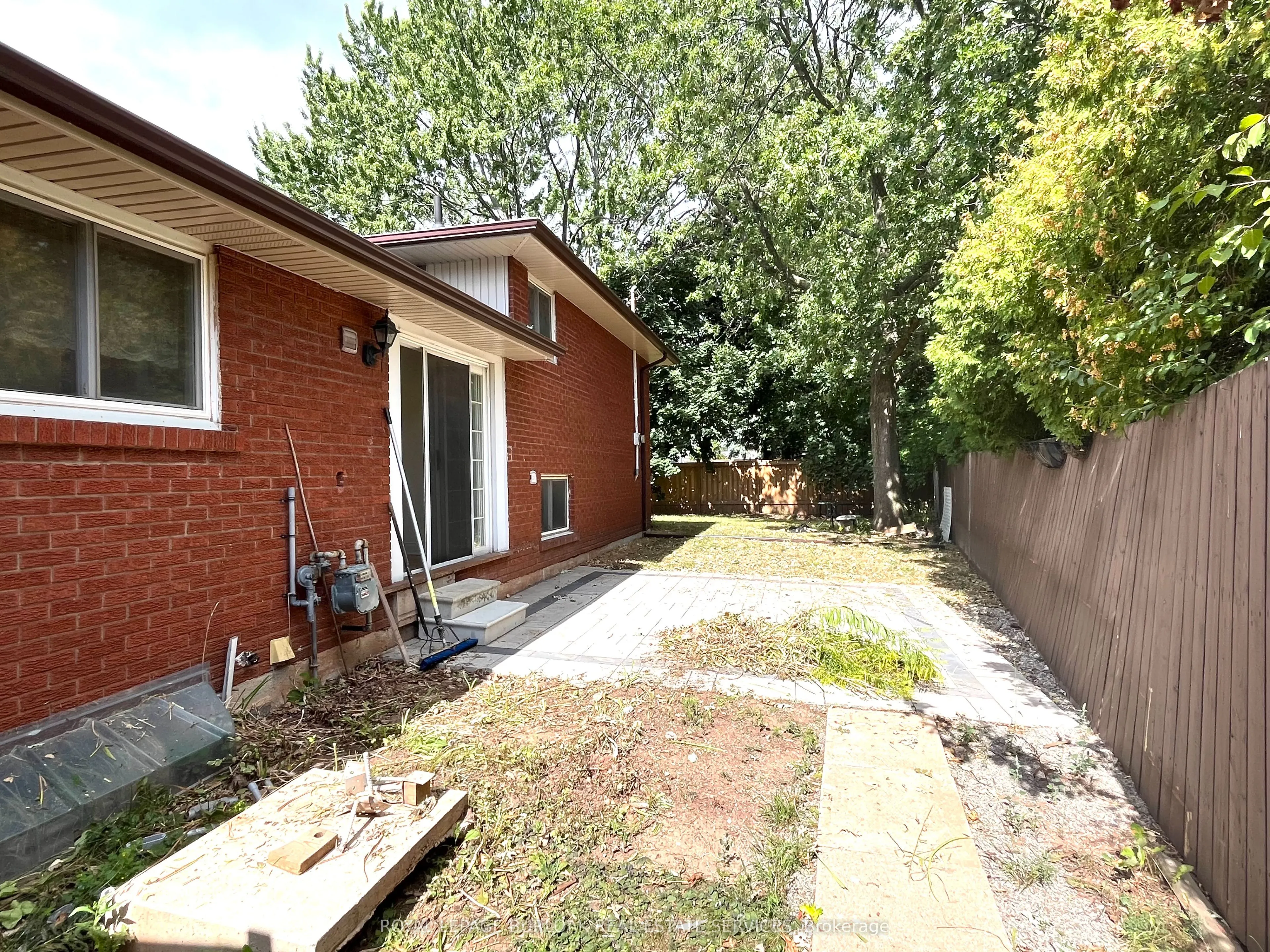 5529 Spruce Avenue