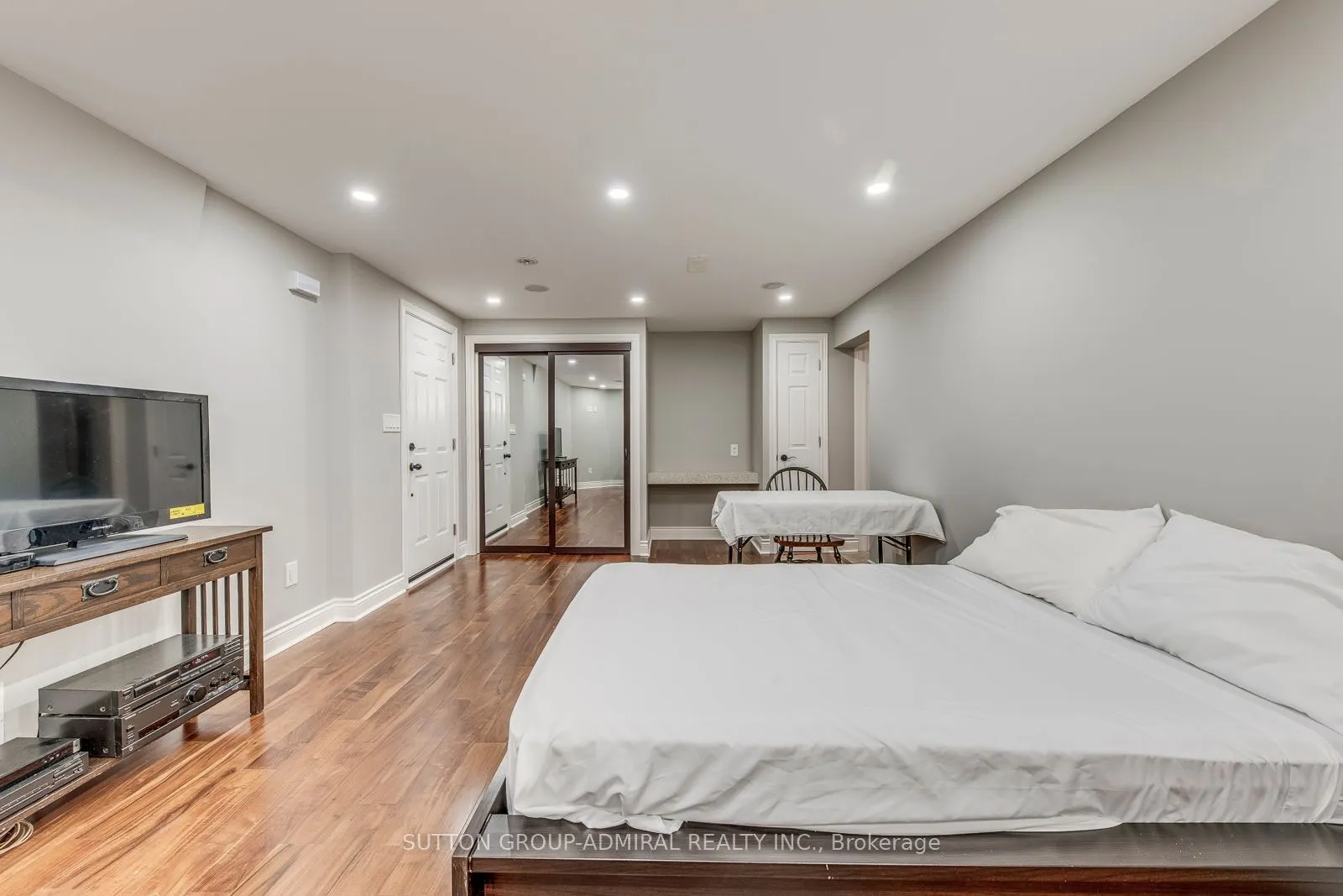 69 Norgrove Crescent