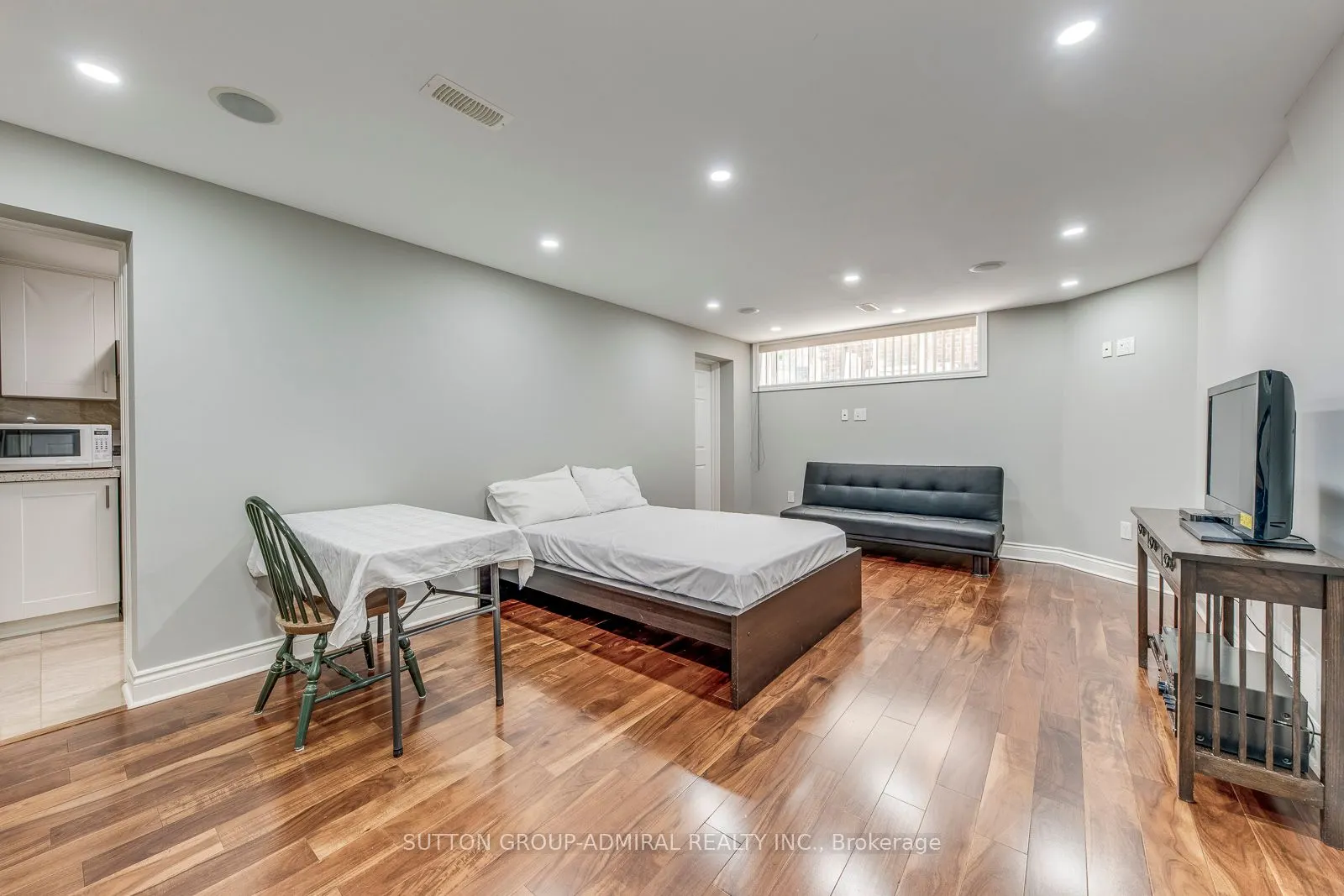 69 Norgrove Crescent