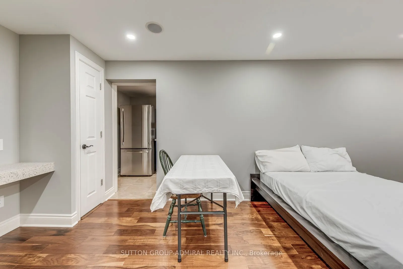 69 Norgrove Crescent