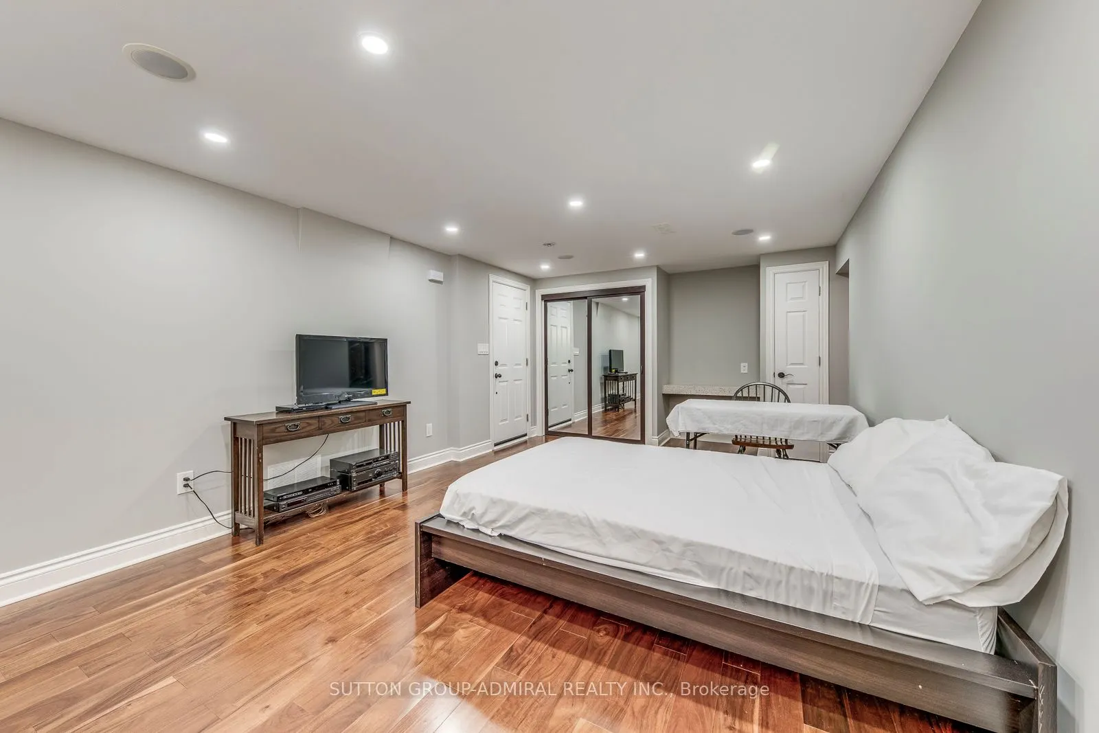69 Norgrove Crescent