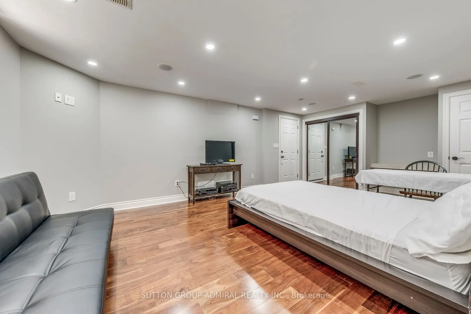 69 Norgrove Crescent