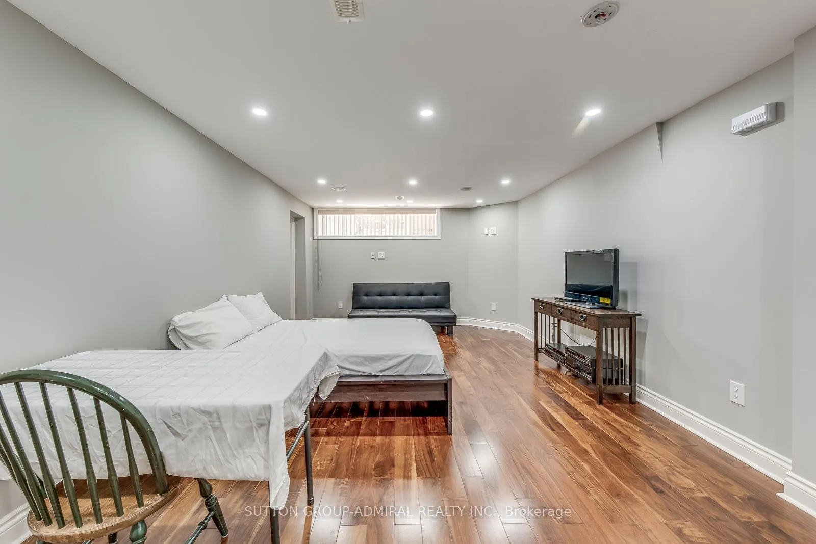 69 Norgrove Crescent