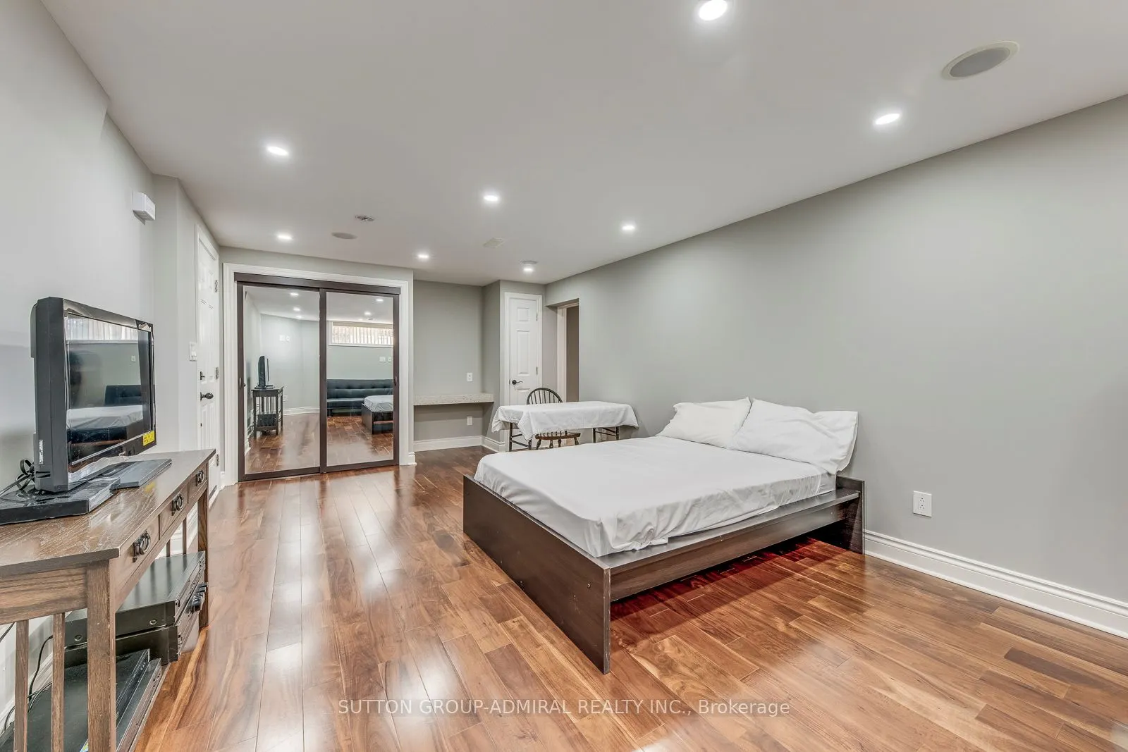 69 Norgrove Crescent