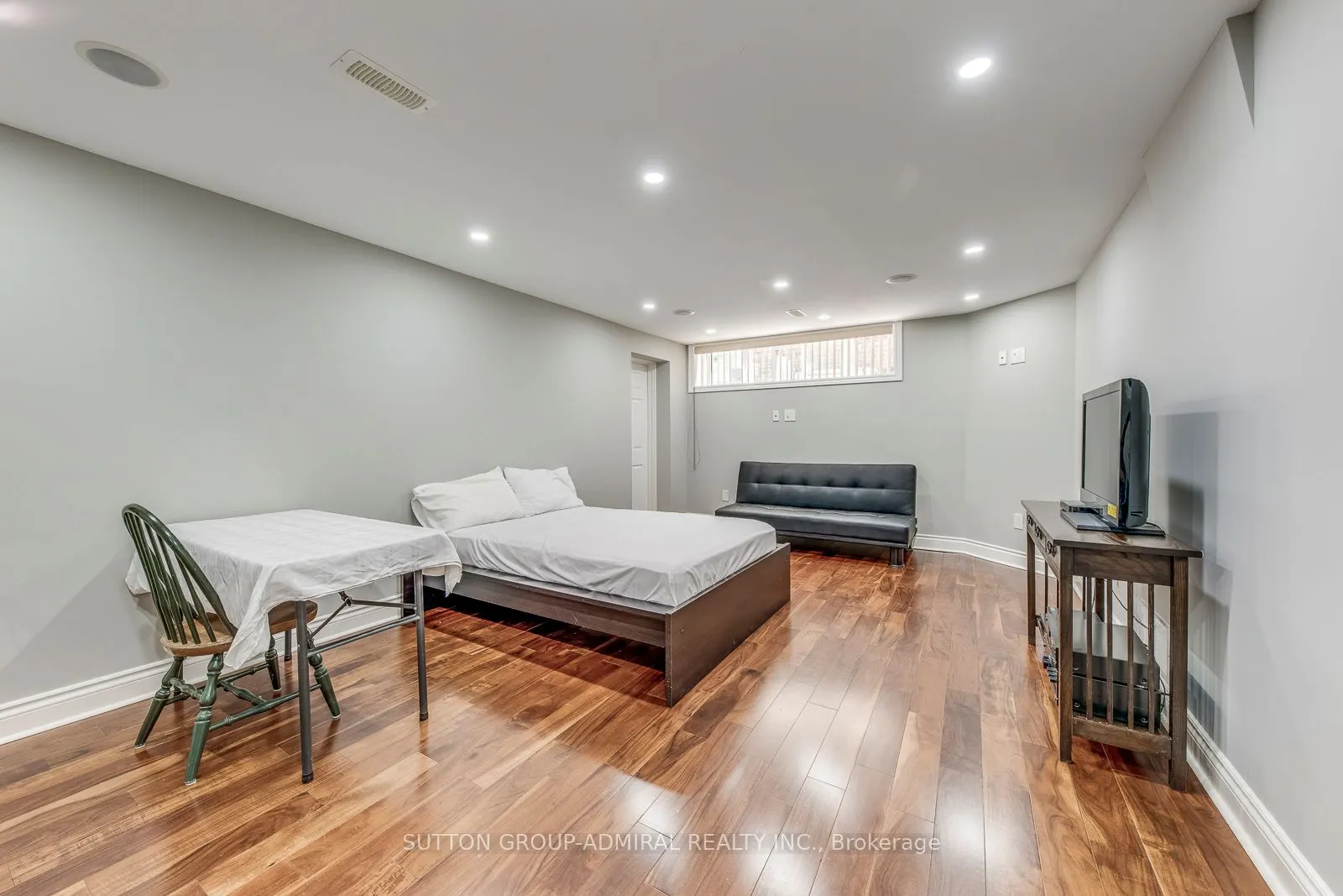 69 Norgrove Crescent