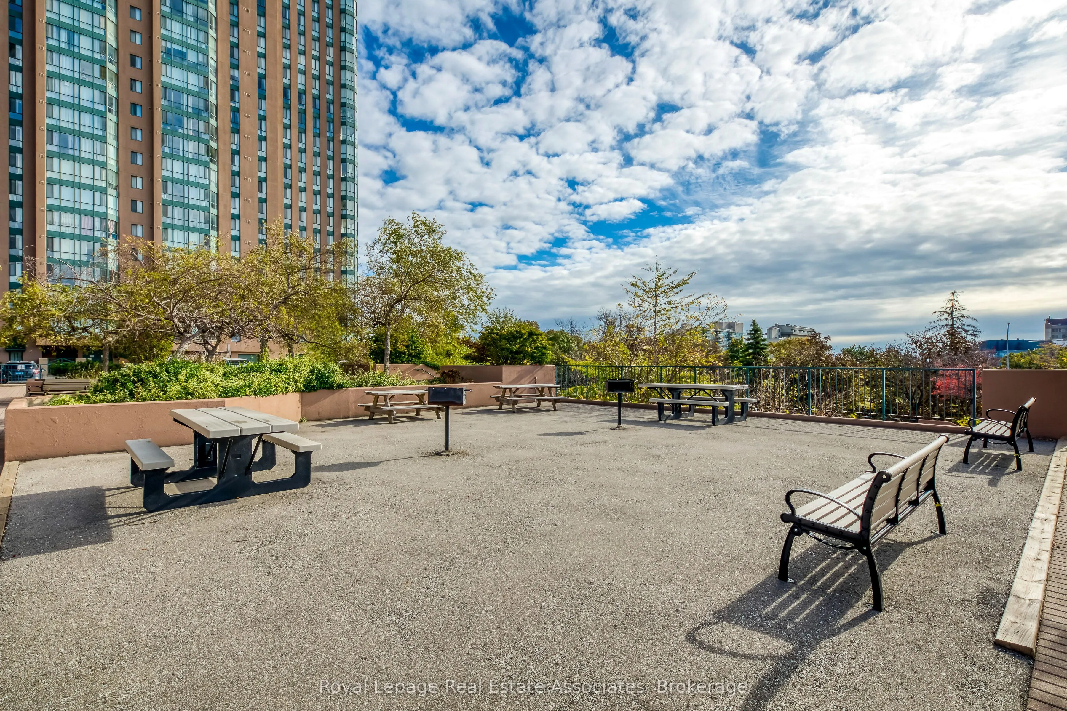155 Hillcrest Avenue, #901