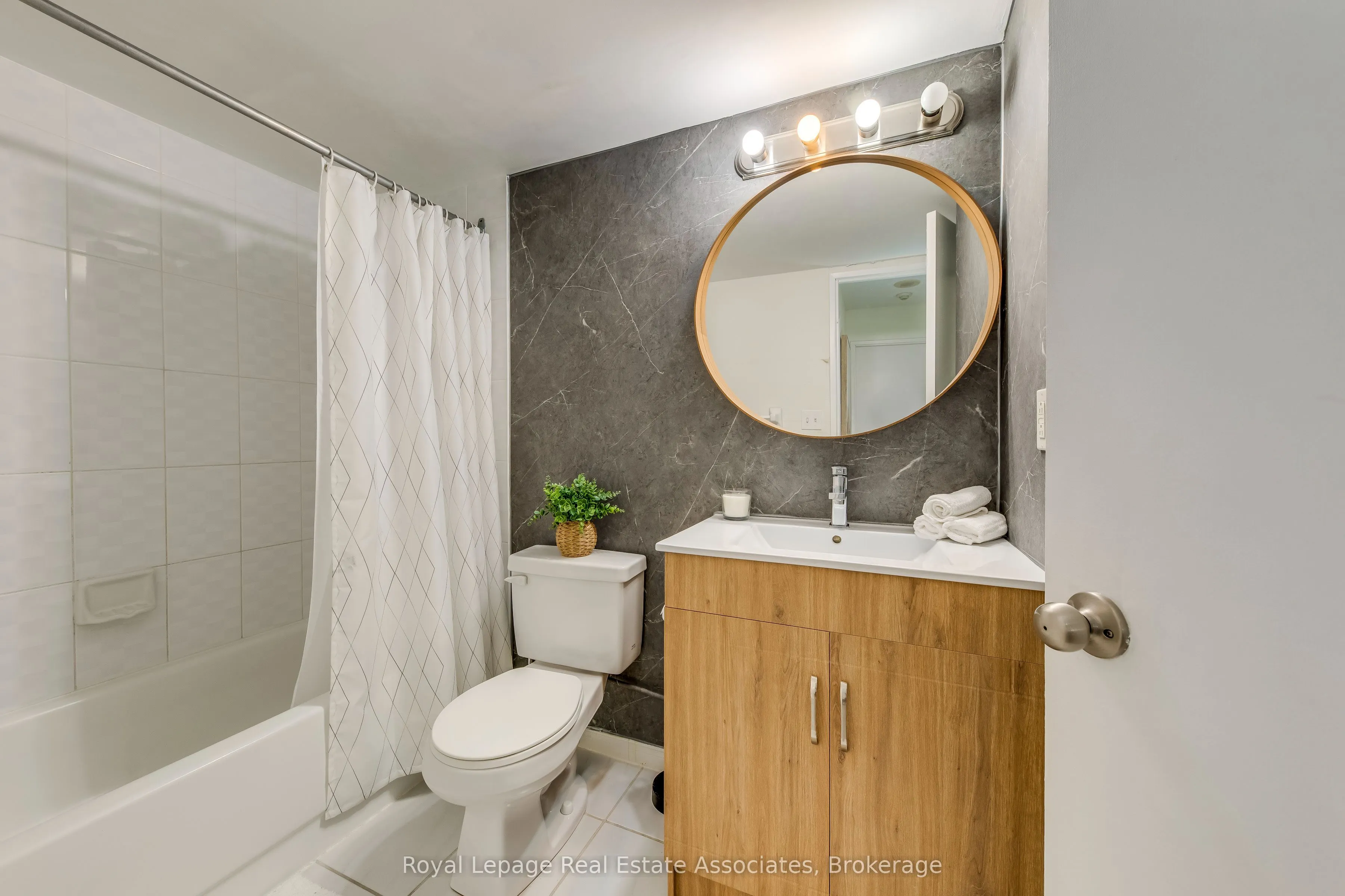 155 Hillcrest Avenue, #901