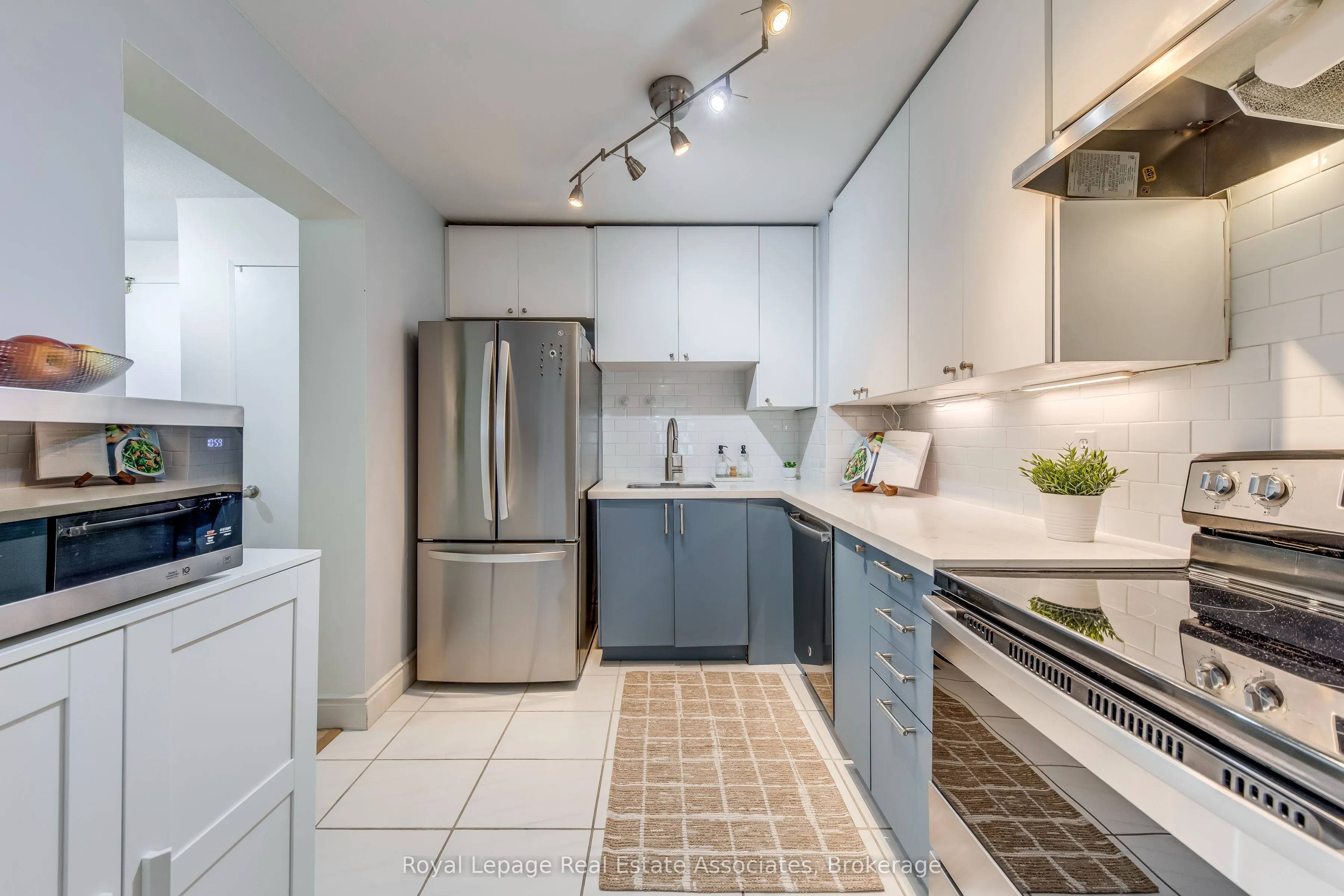 155 Hillcrest Avenue, #901