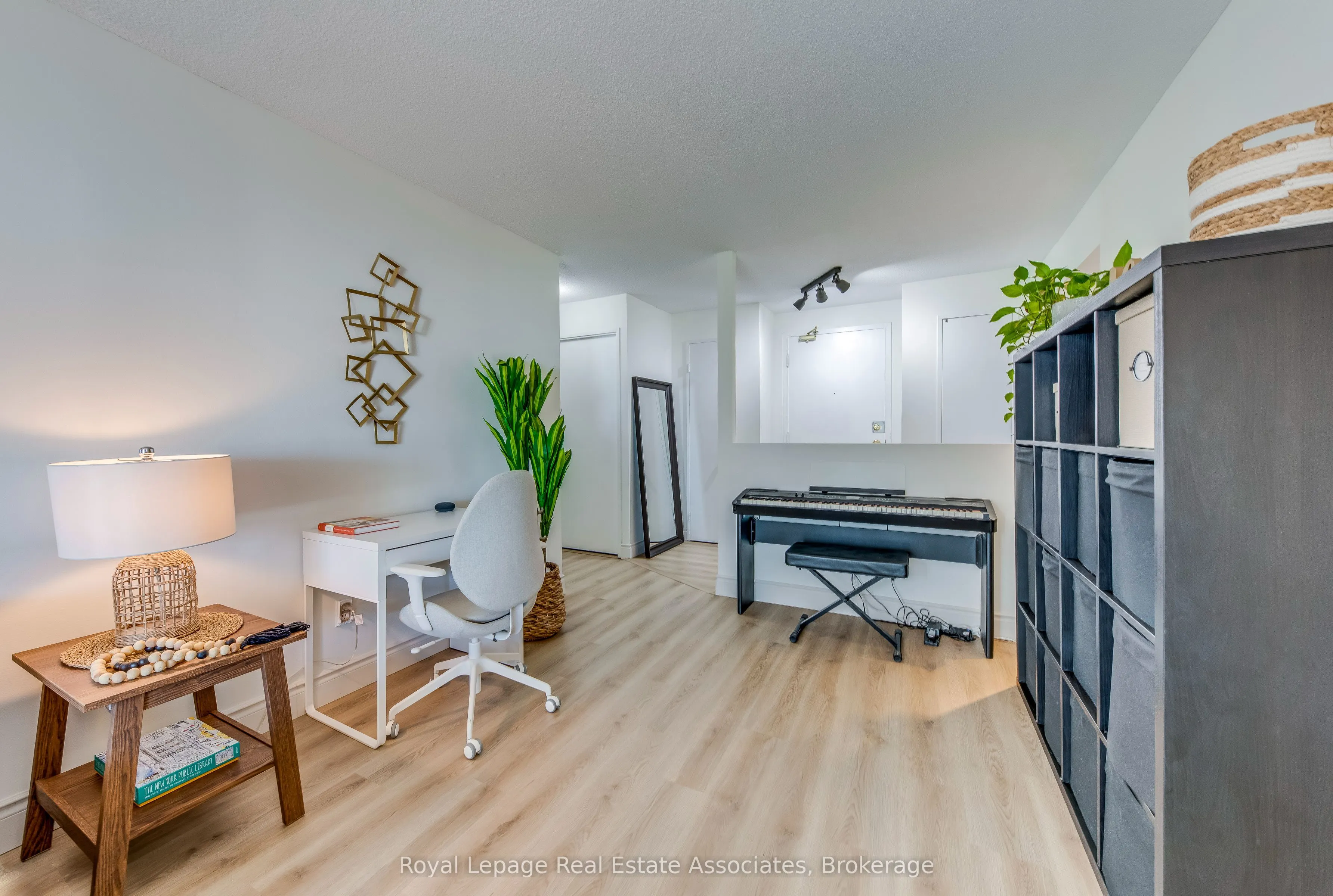 155 Hillcrest Avenue, #901