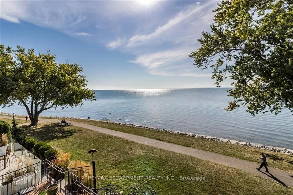 2082 WATER'S EDGE Drive