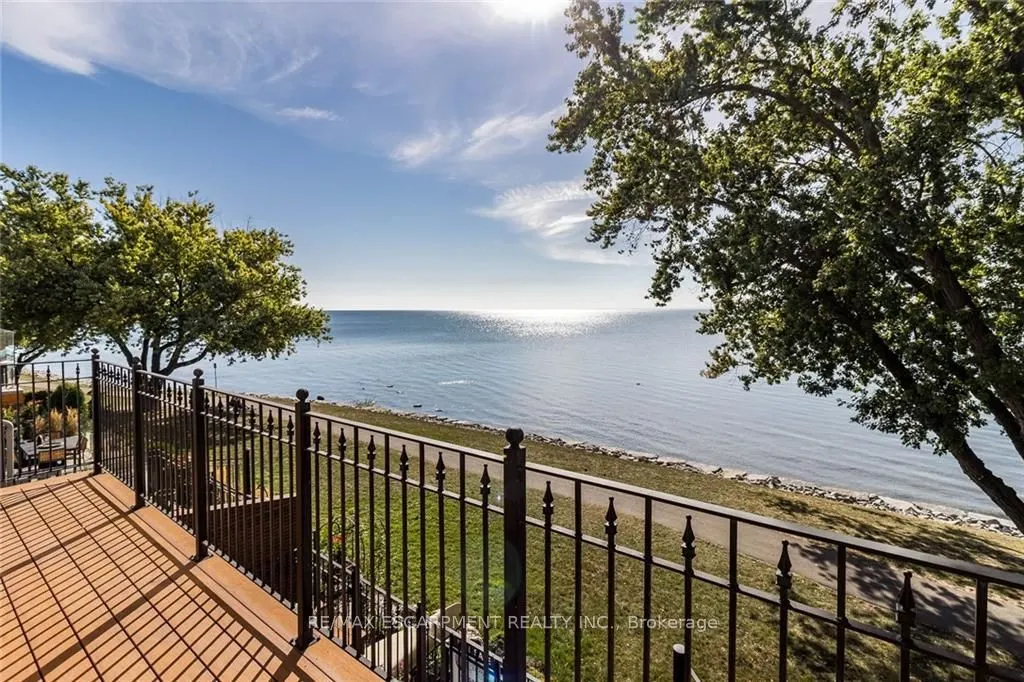 2082 WATER'S EDGE Drive