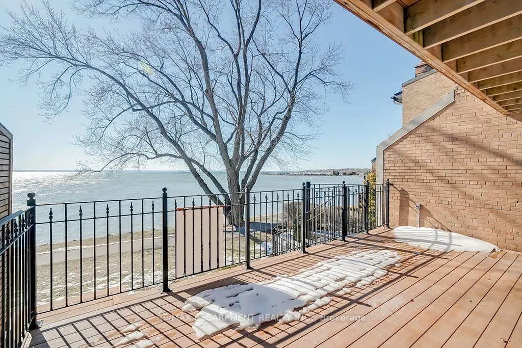 2082 WATER'S EDGE Drive