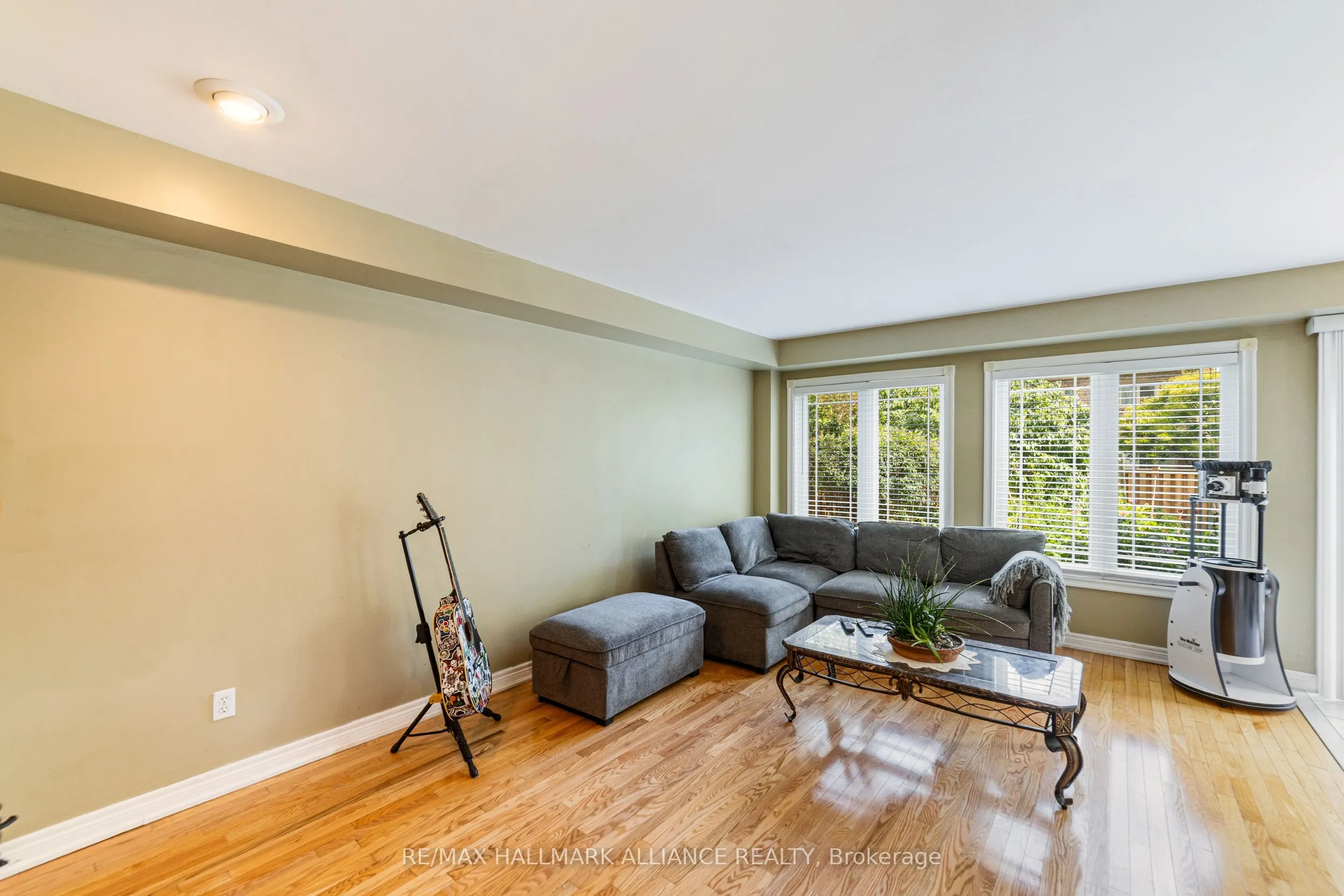 365 Turnberry Crescent