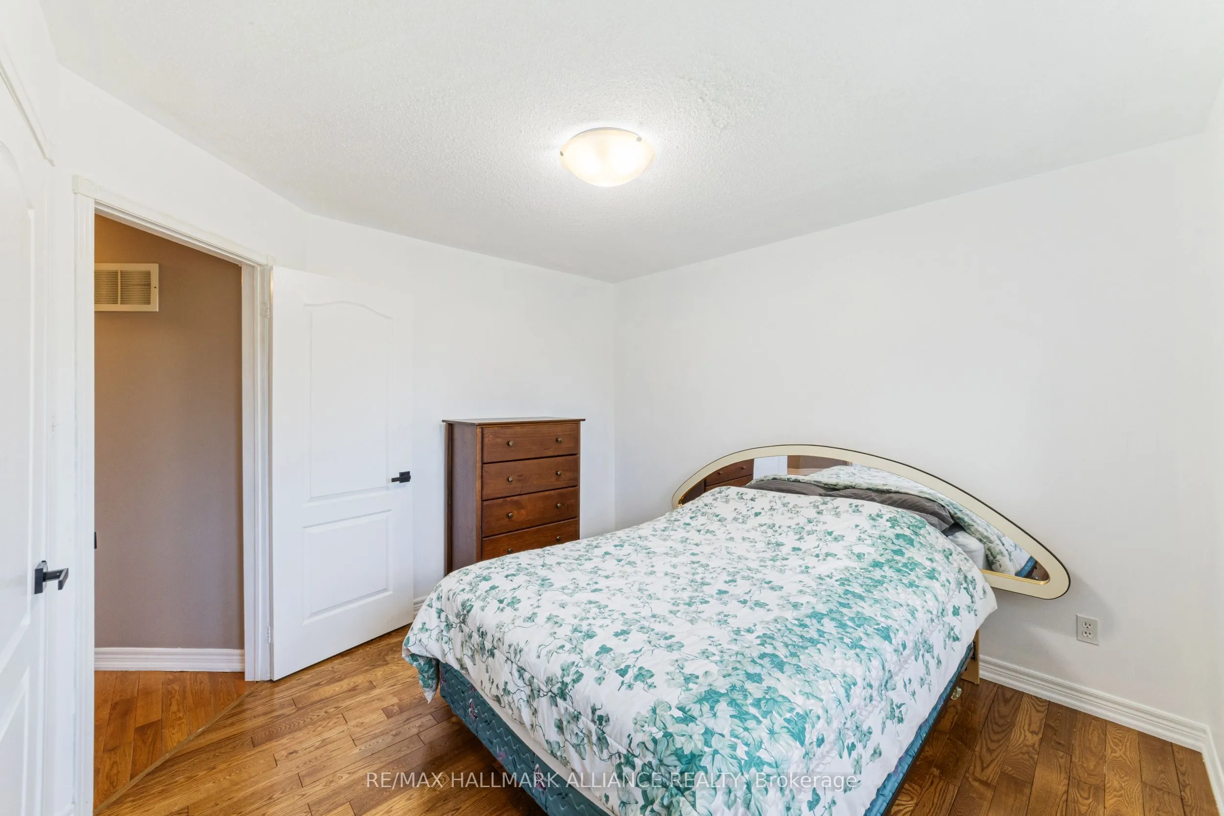 365 Turnberry Crescent