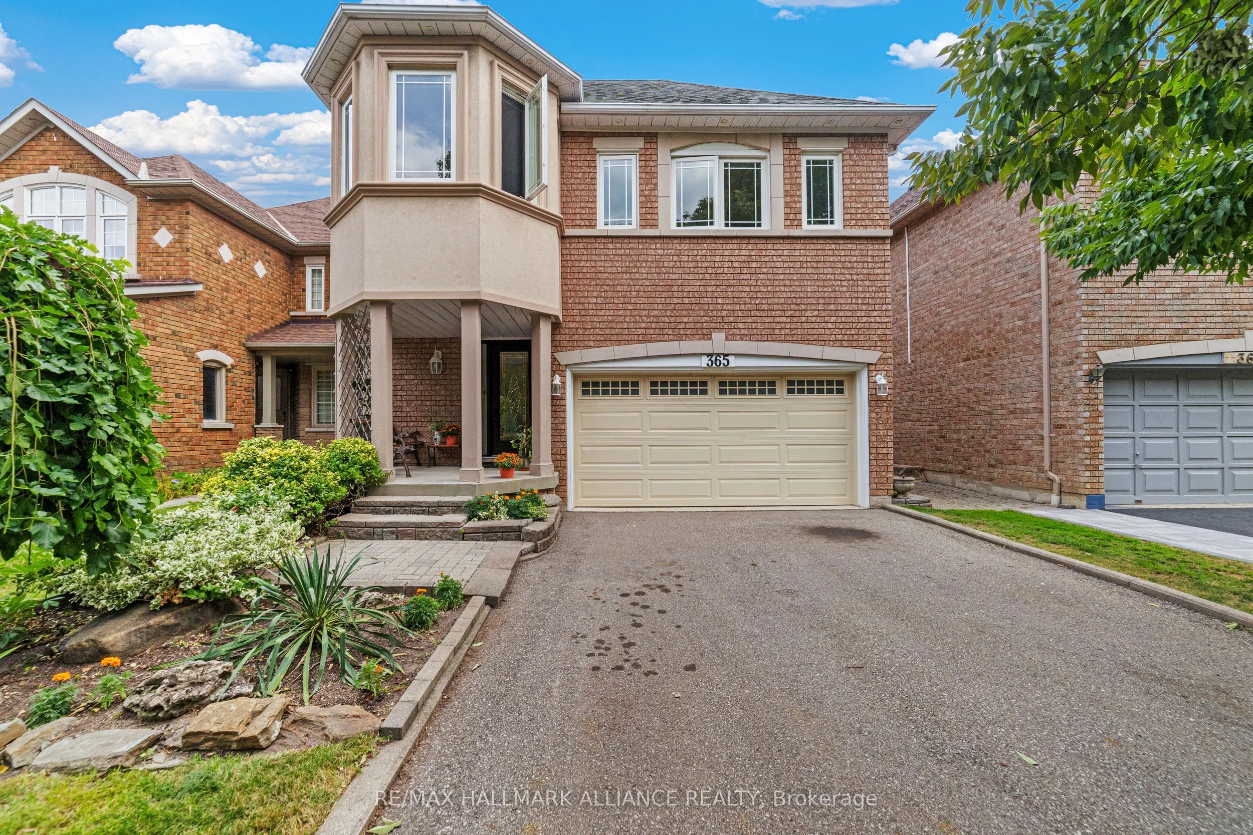 365 Turnberry Crescent