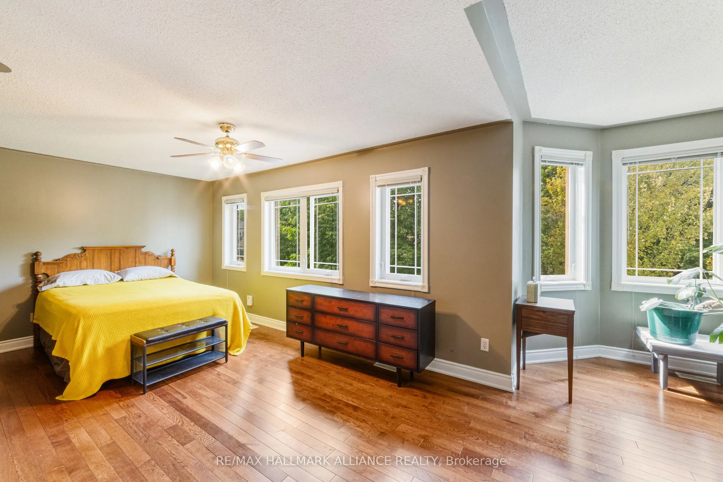 365 Turnberry Crescent