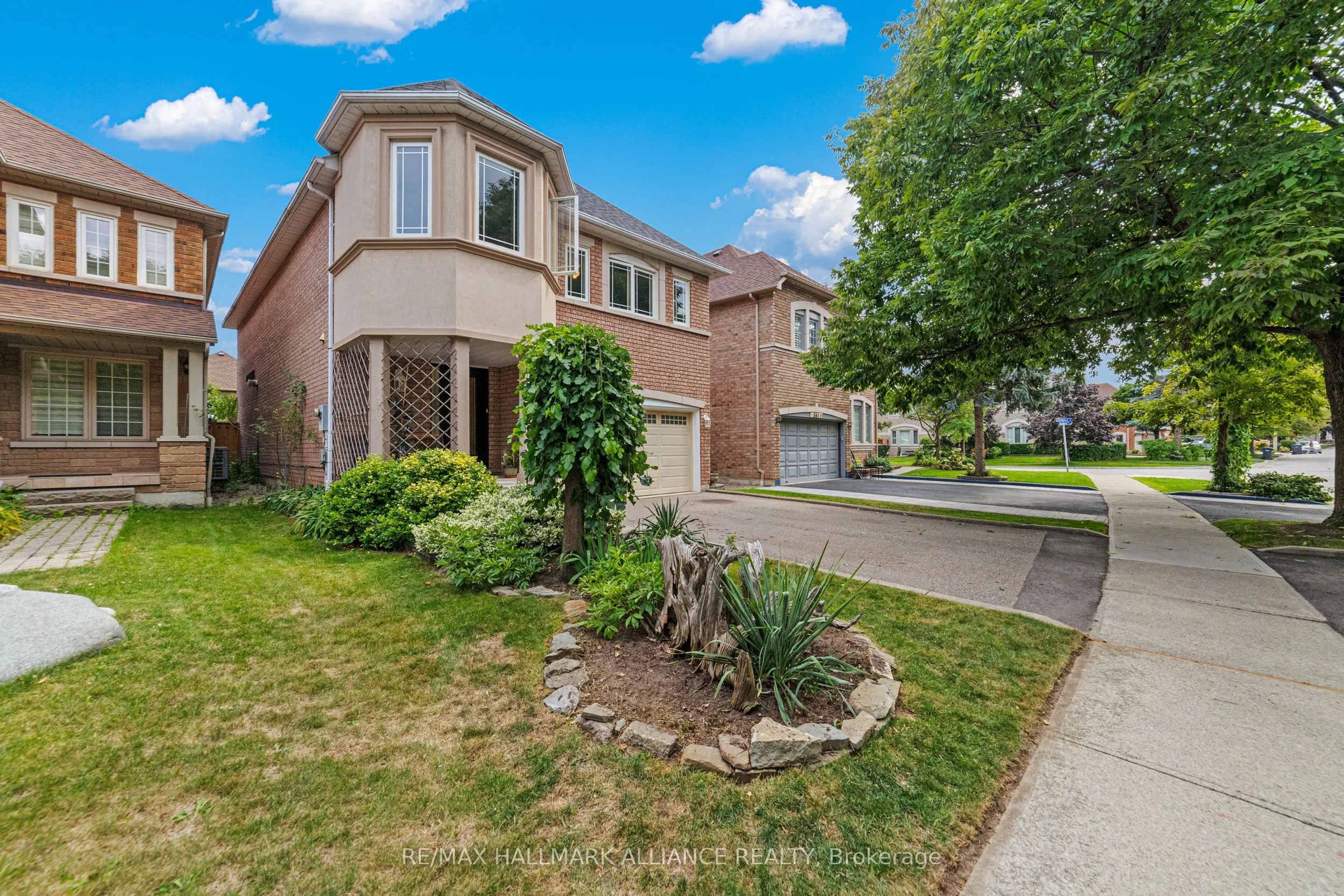 365 Turnberry Crescent