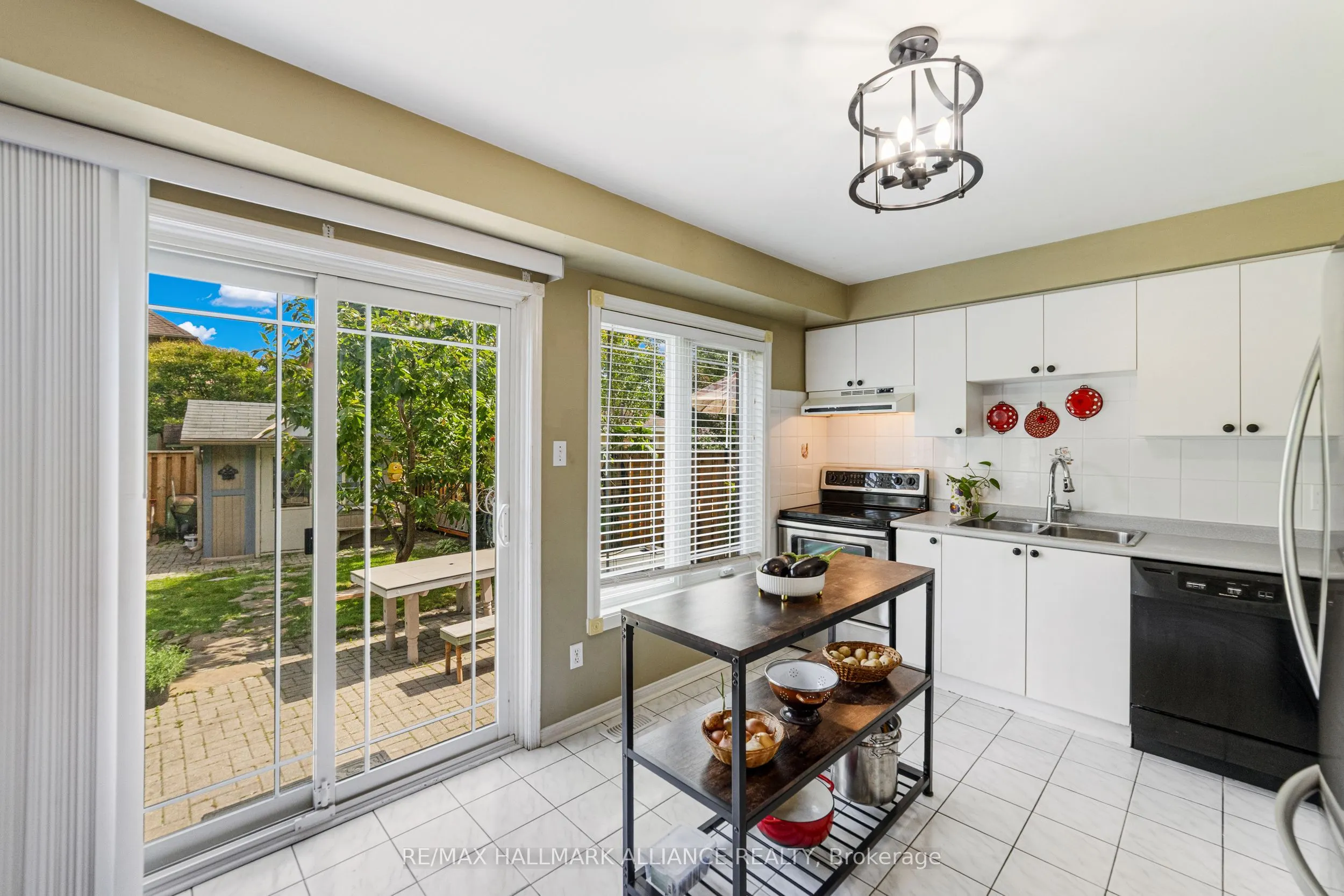 365 Turnberry Crescent