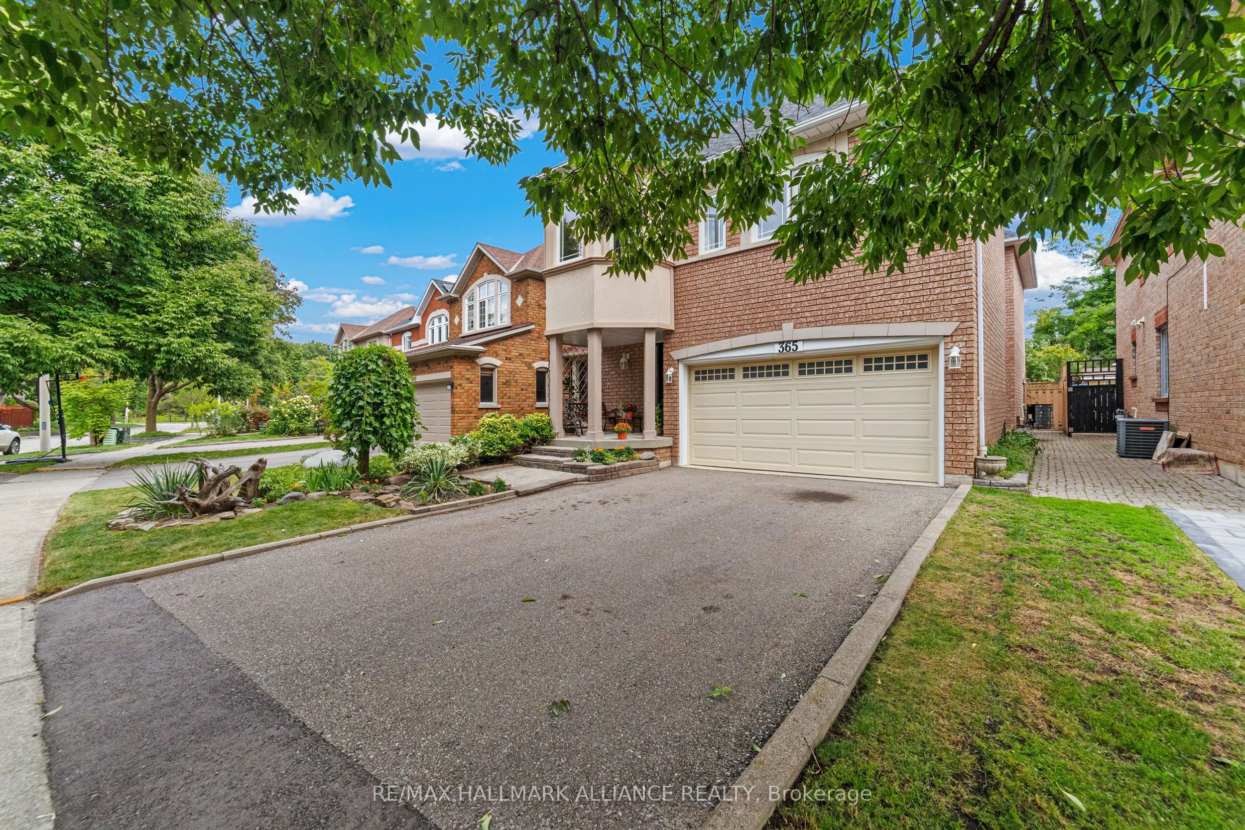 365 Turnberry Crescent