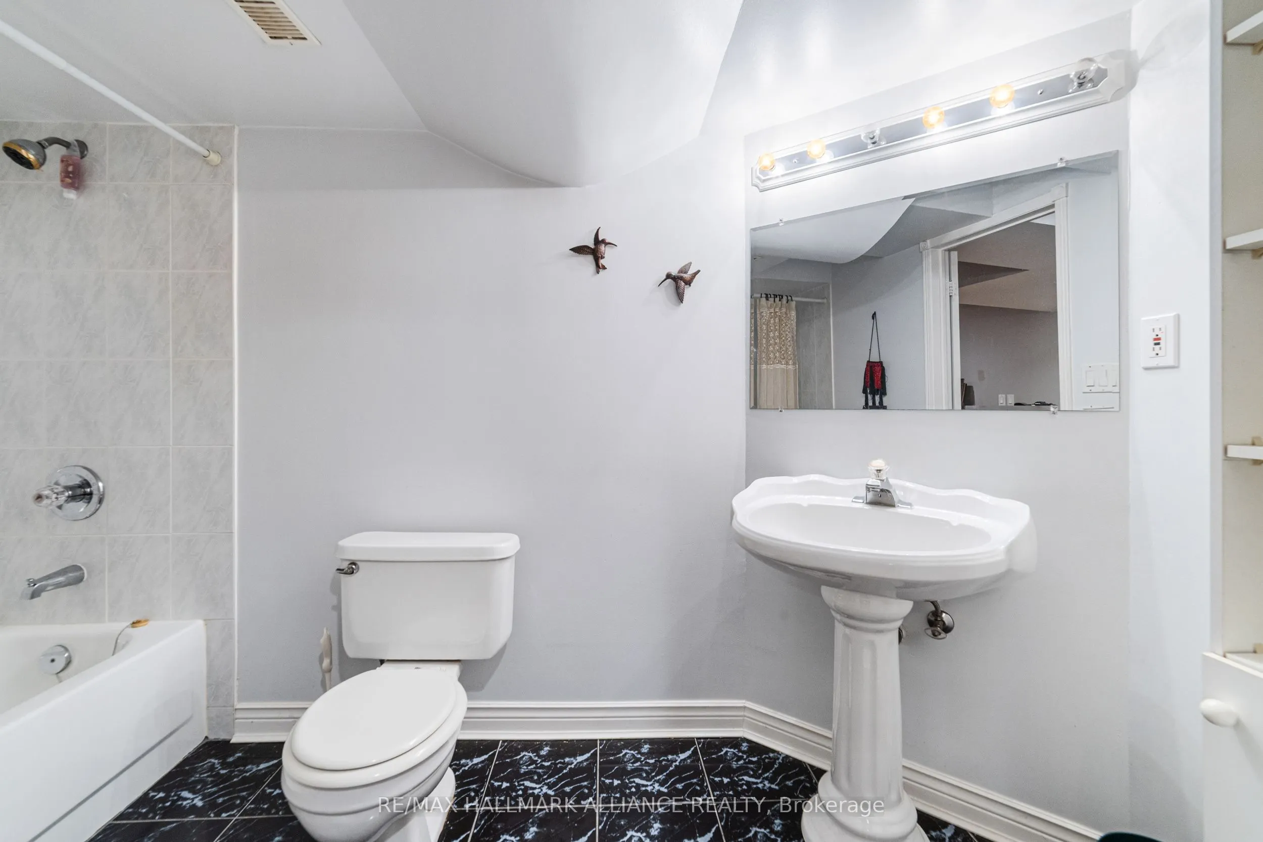 365 Turnberry Crescent