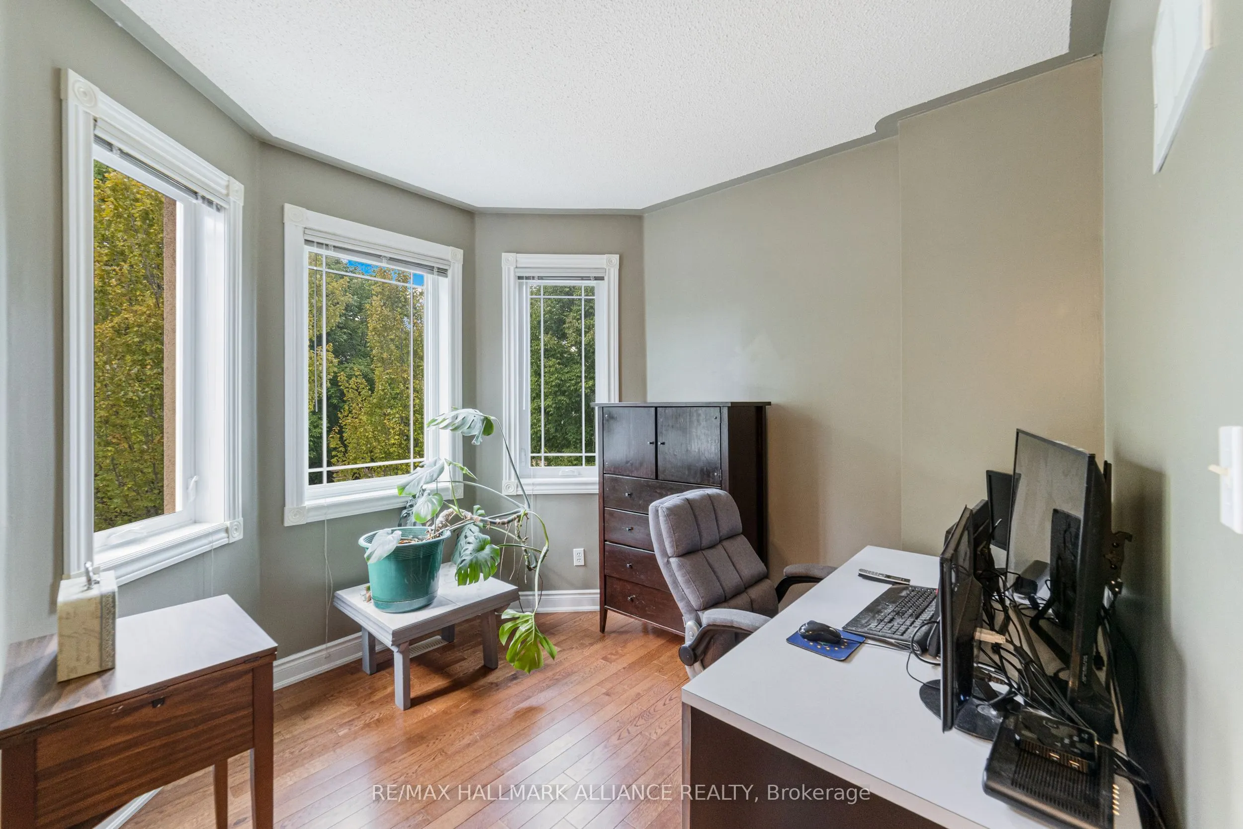 365 Turnberry Crescent