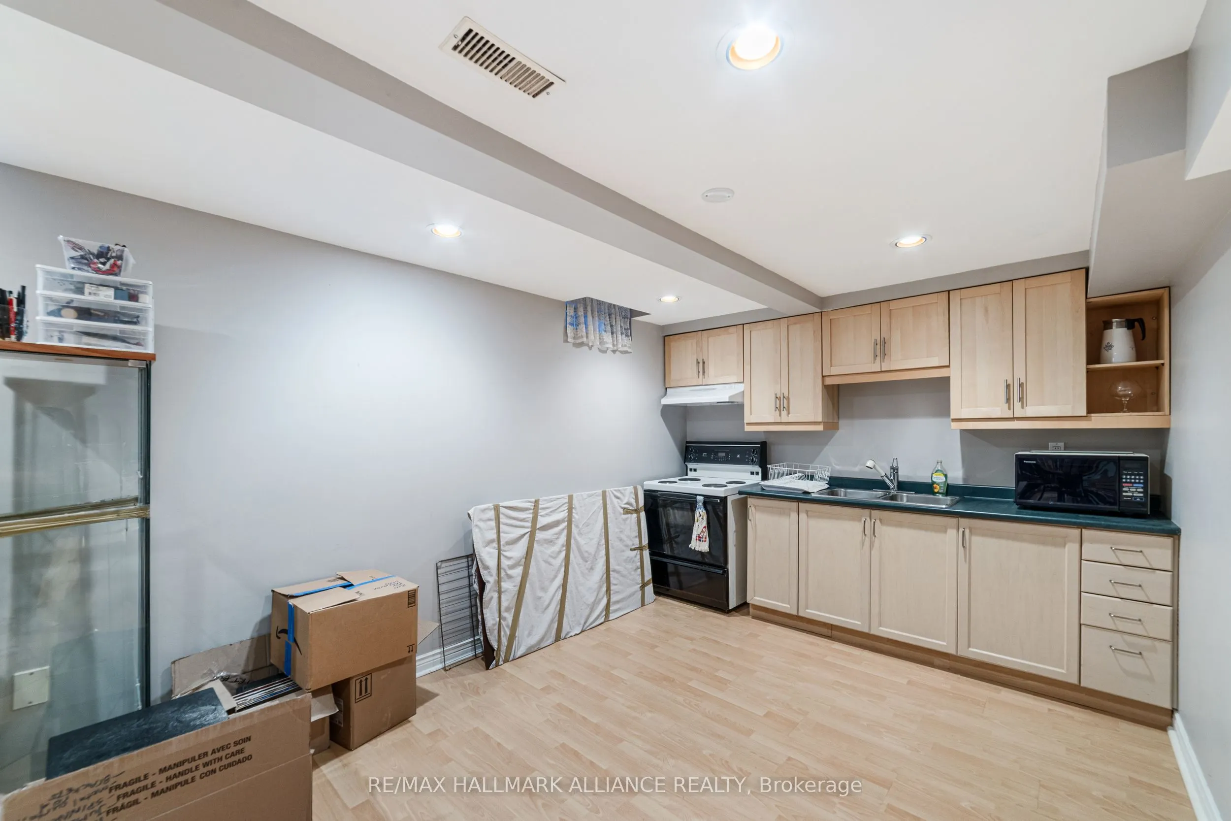 365 Turnberry Crescent