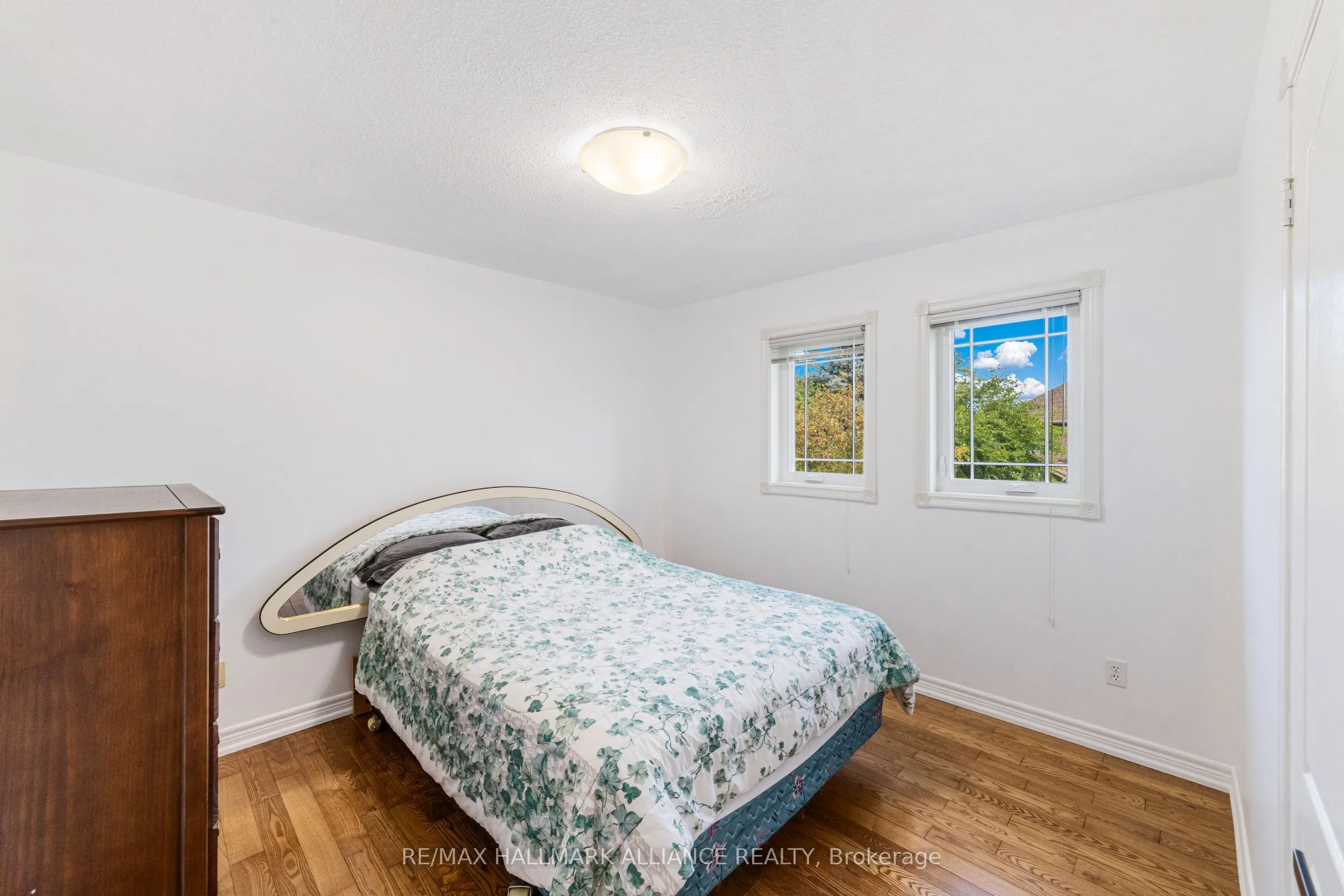 365 Turnberry Crescent