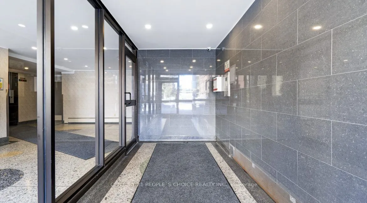 839 Roselawn Avenue, #404