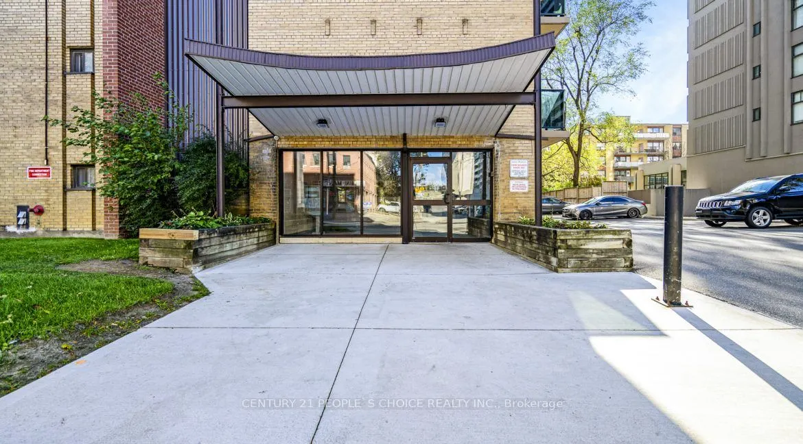 839 Roselawn Avenue, #404