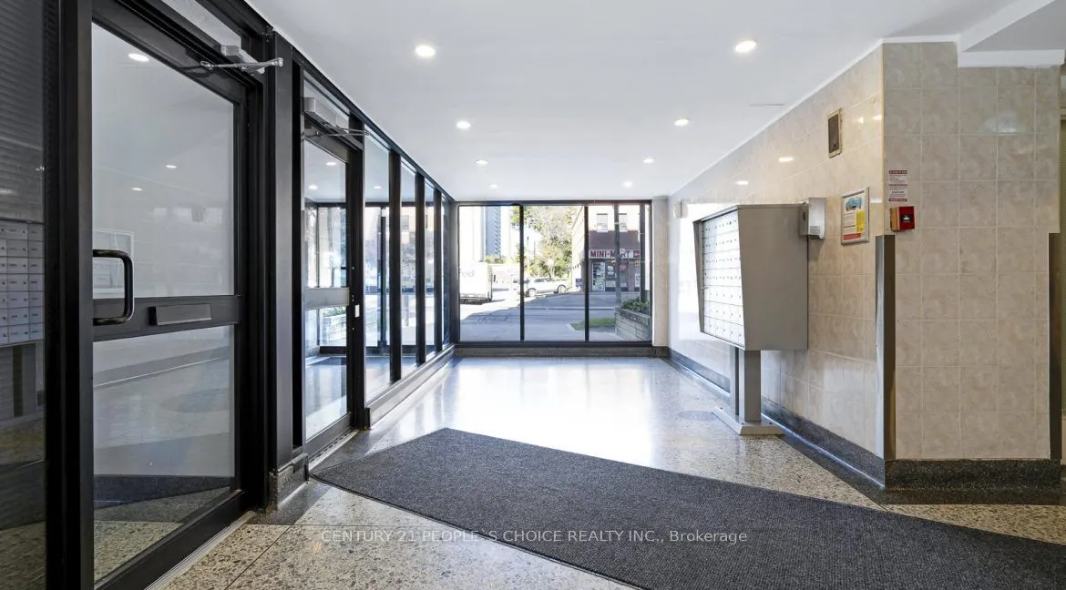 839 Roselawn Avenue, #404