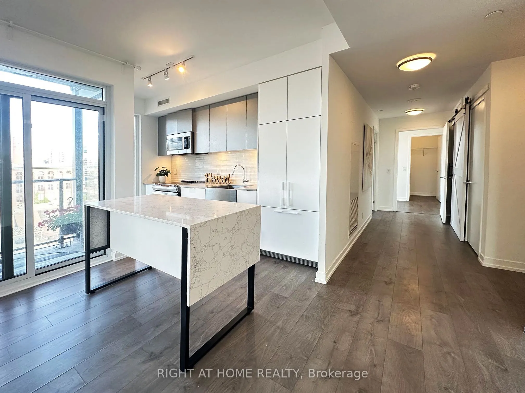 270 dufferin Street, #703