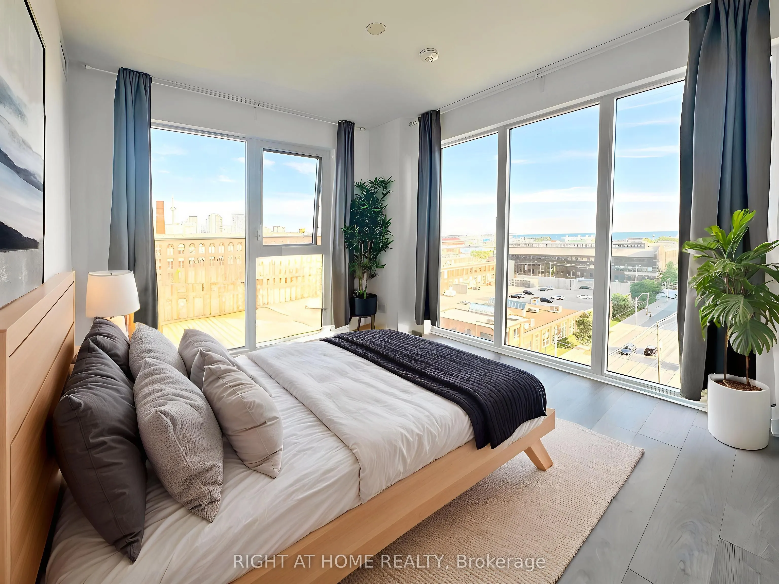 270 dufferin Street, #703