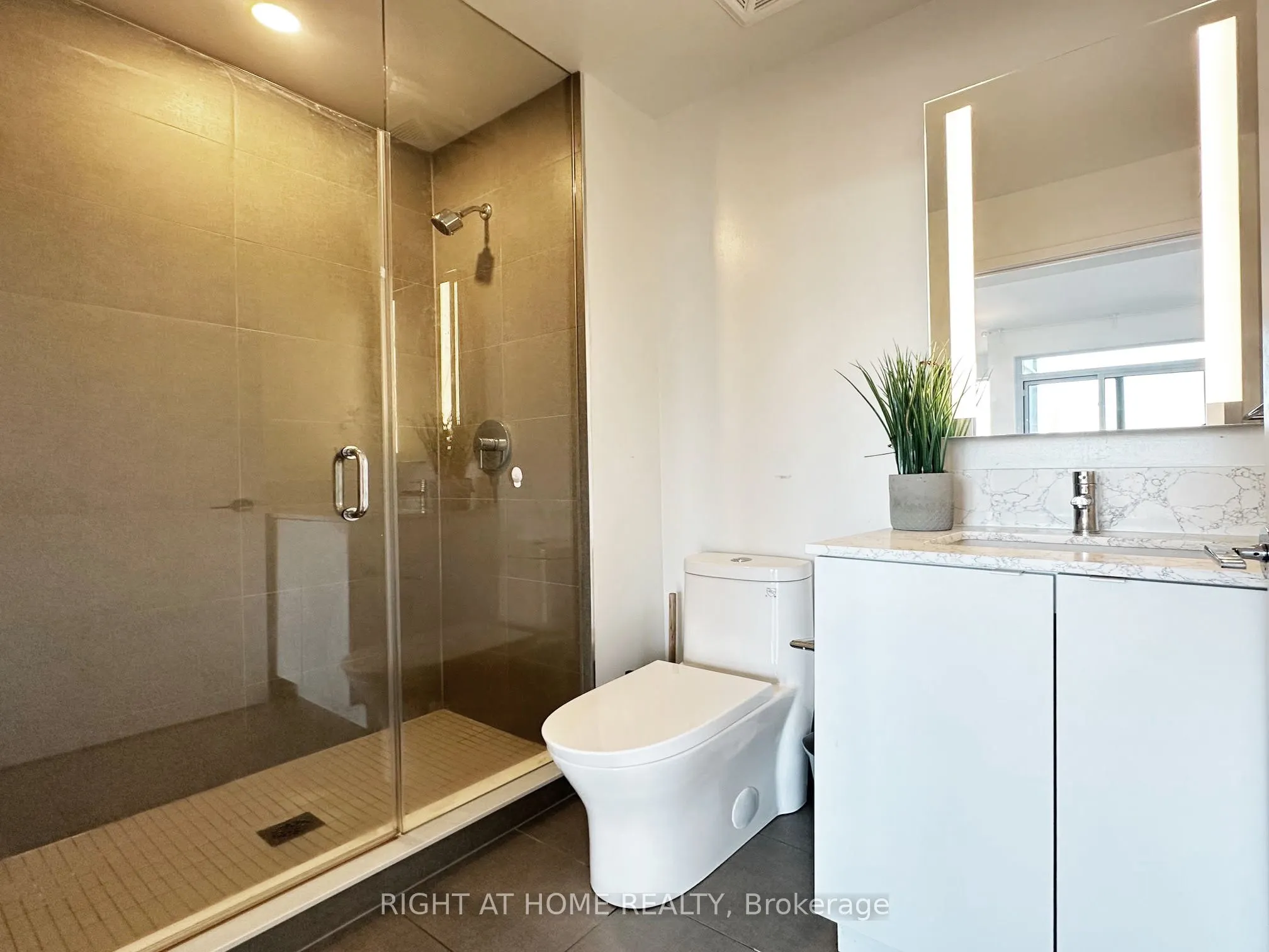 270 dufferin Street, #703
