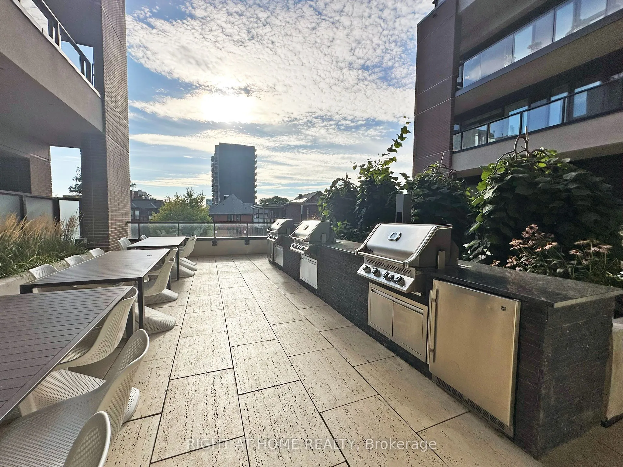 270 dufferin Street, #703