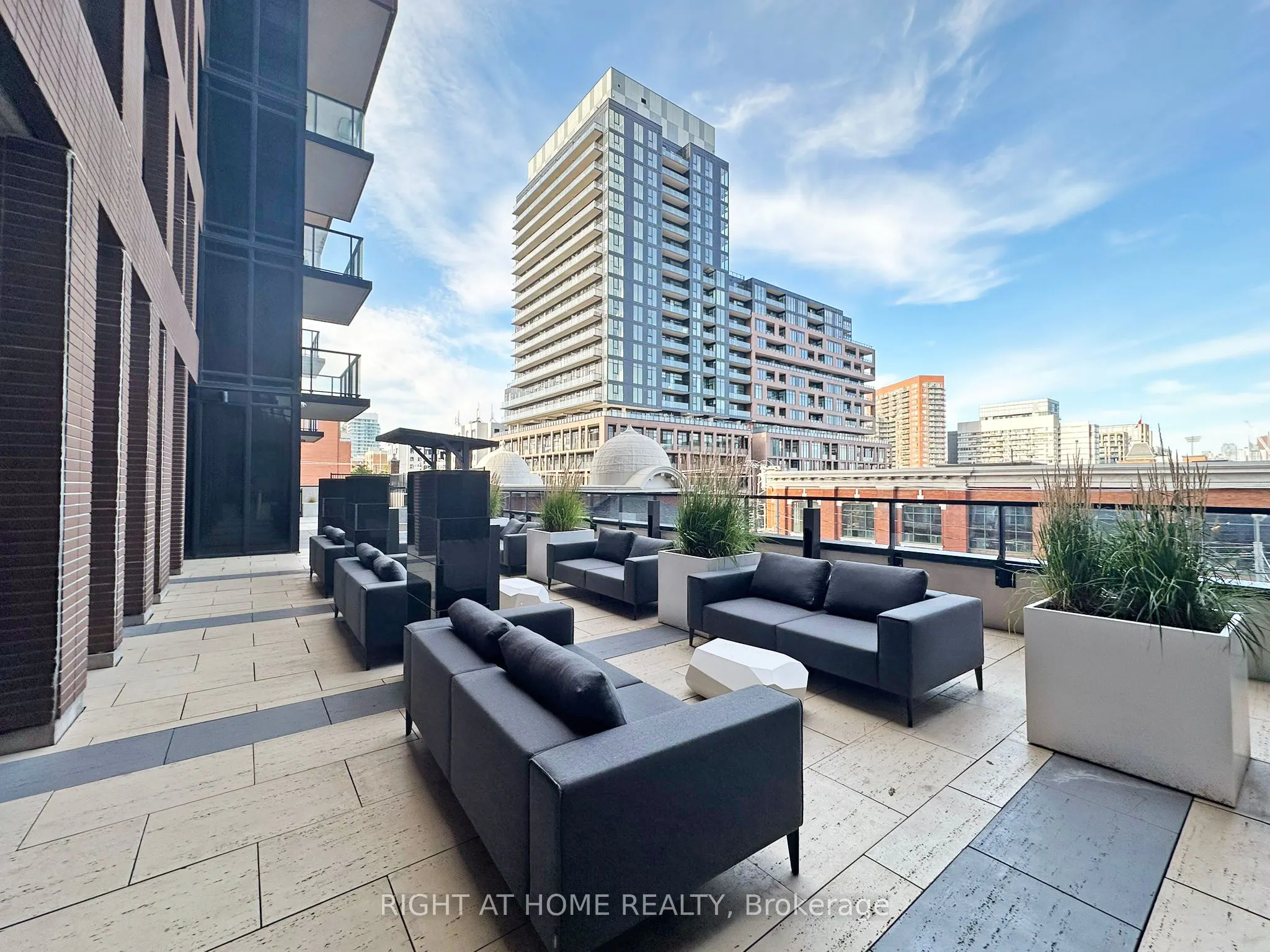 270 dufferin Street, #703